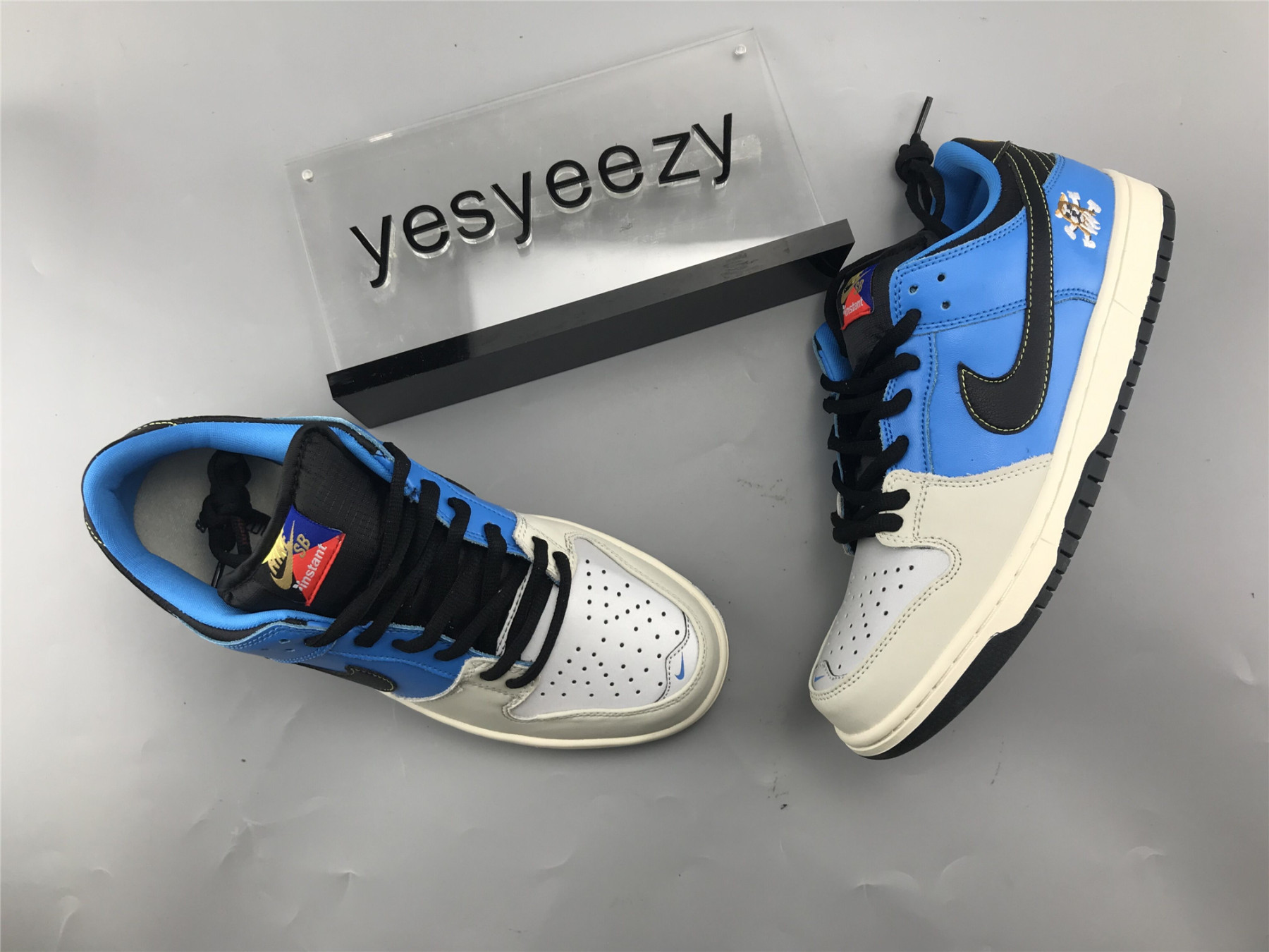 UA INSTANT SKATEBOARDS NIKE SB DUNK LOW