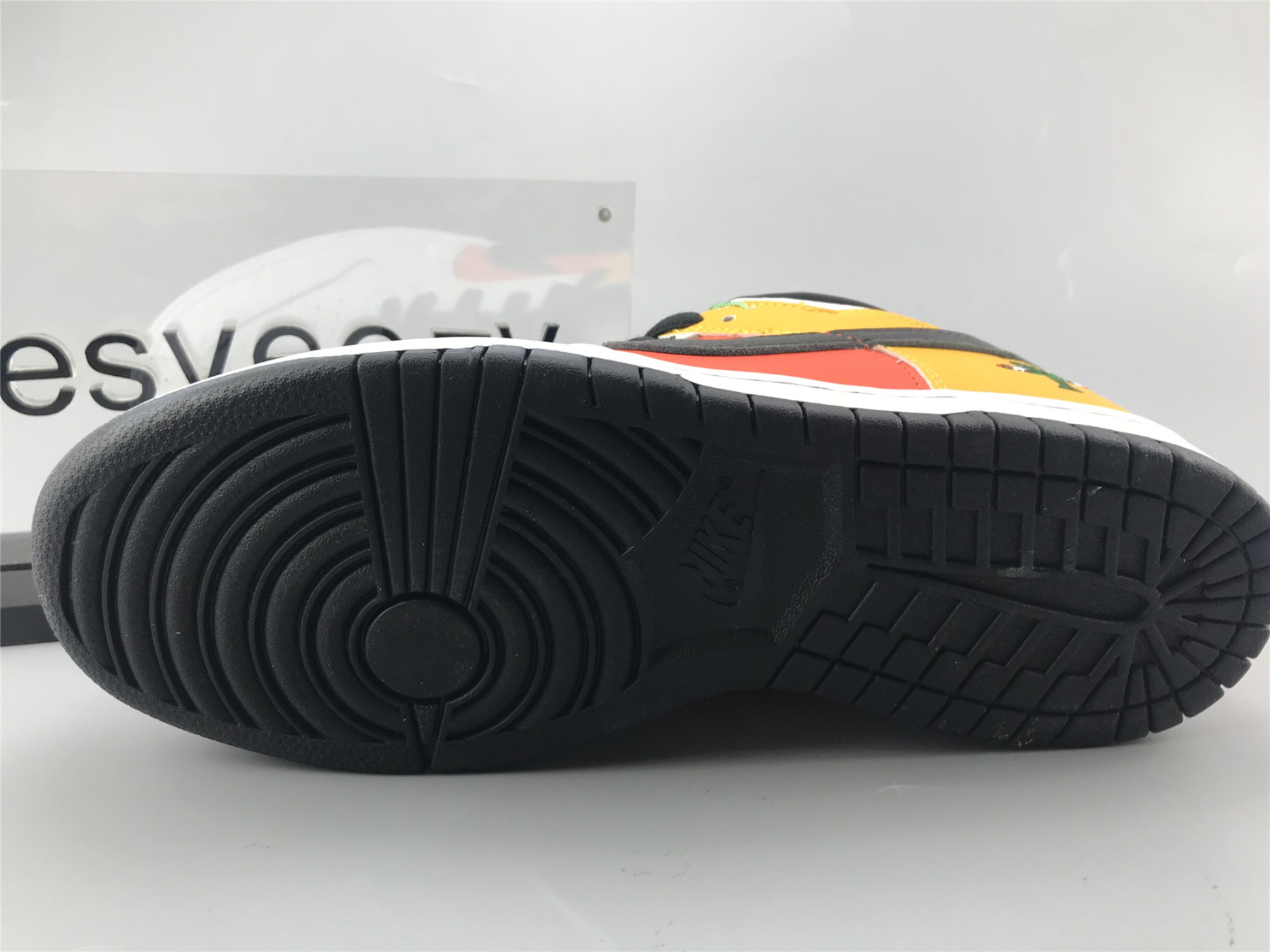 UA NIKE DUNK LOW PRO SB "RAYGUN"