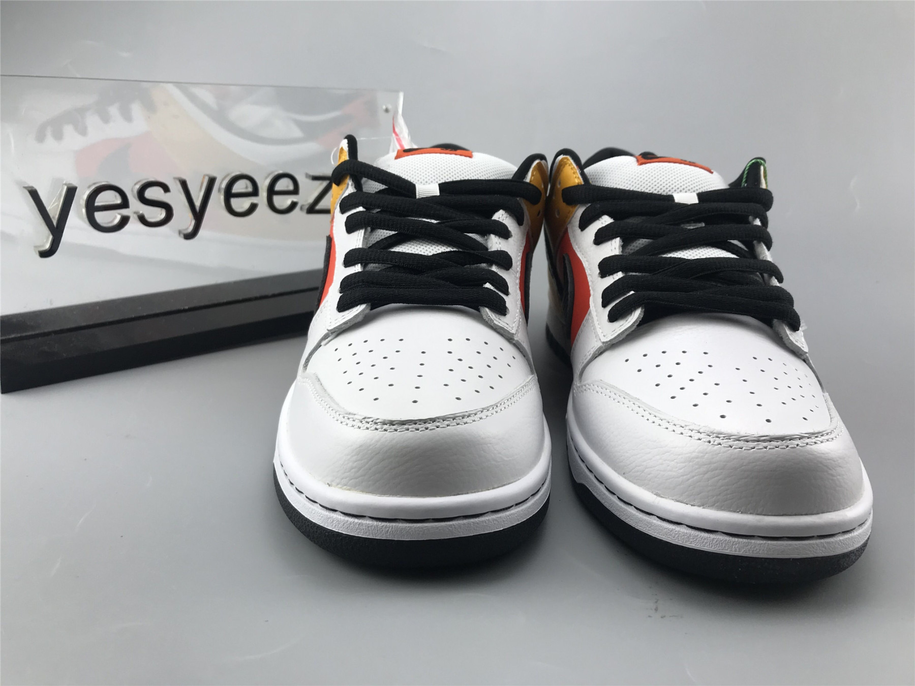 UA NIKE DUNK LOW PRO SB "RAYGUN"