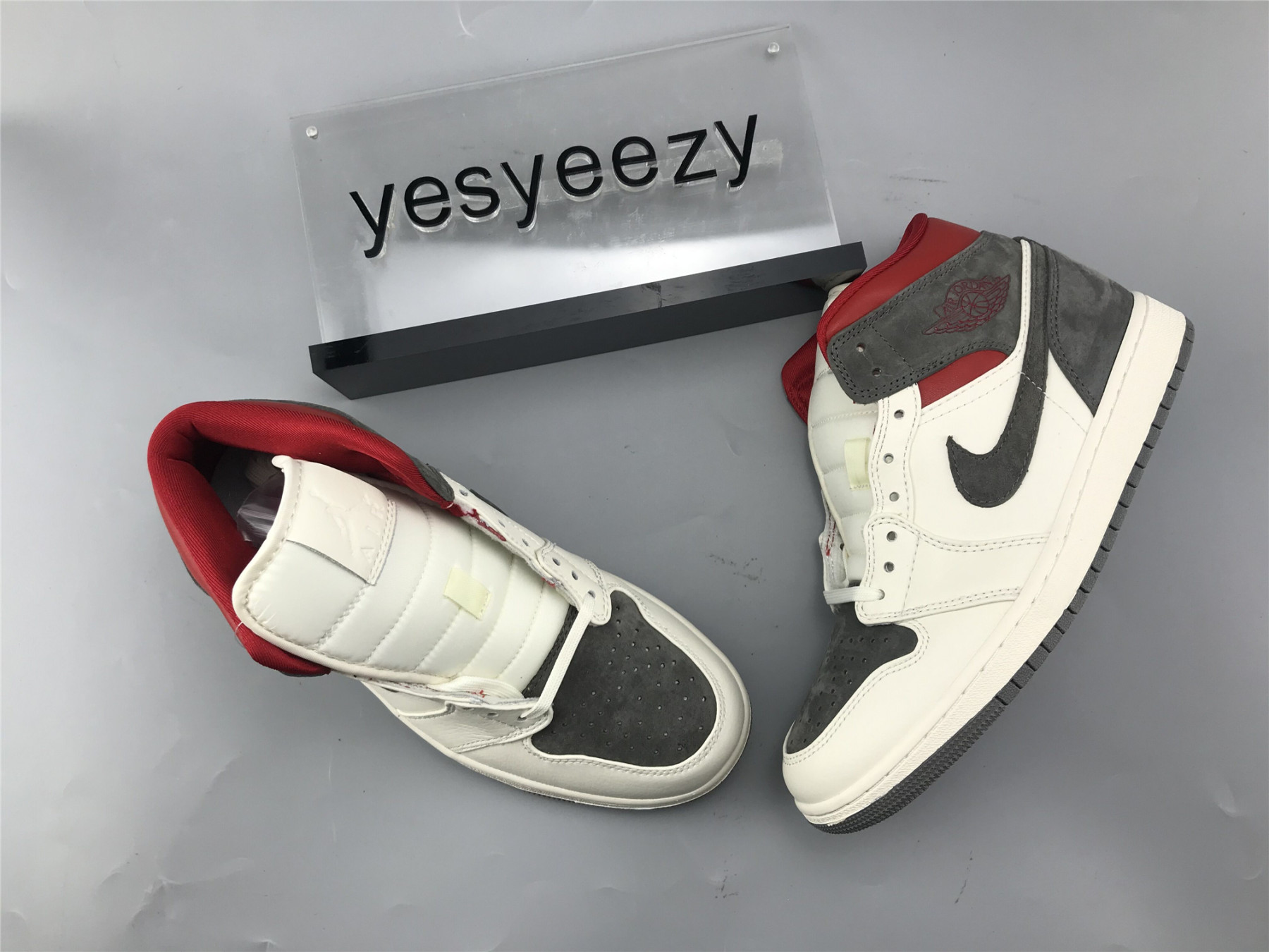 UA SNEAKERSNSTUFF X AIR JORDAN 1 MID 