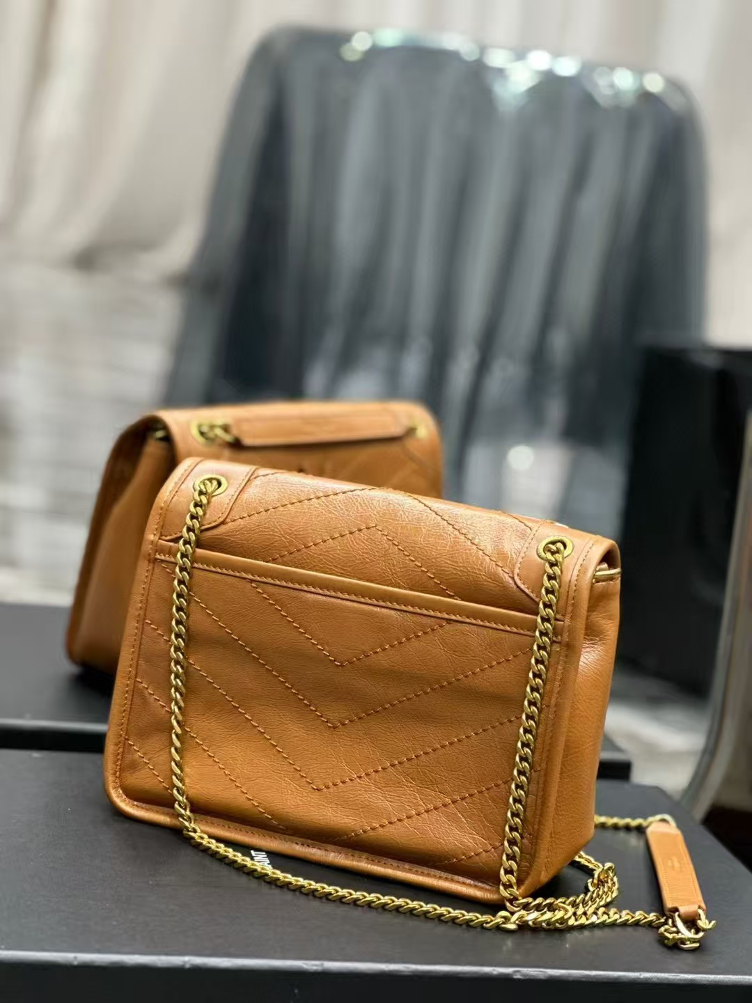 Y51 NIKI 21x16x7.5cm