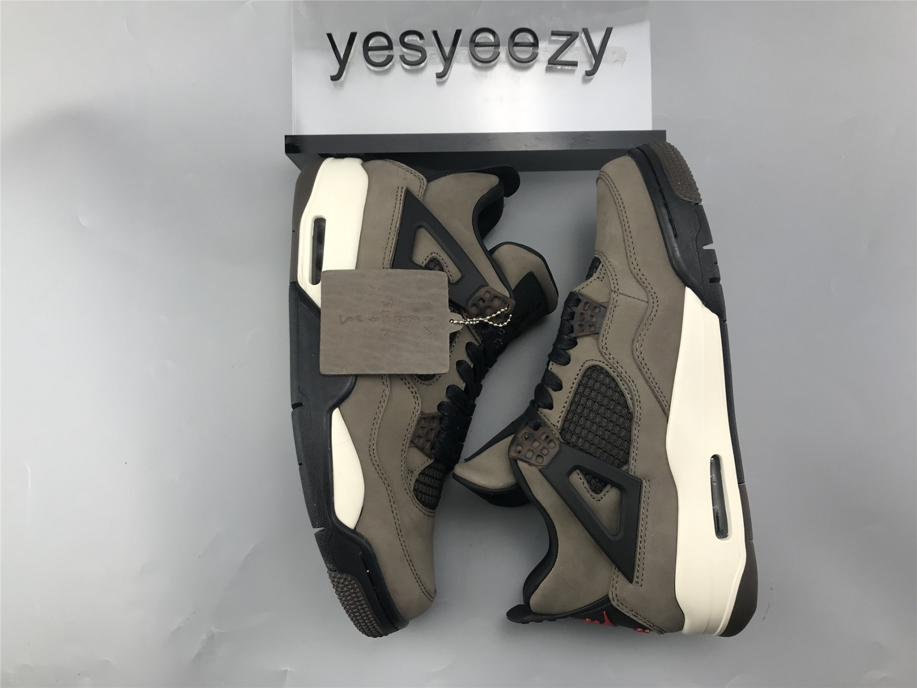 UA TRAVIS SCOTT X AIR JORDAN 4 "CATUS JACK" OLIVE