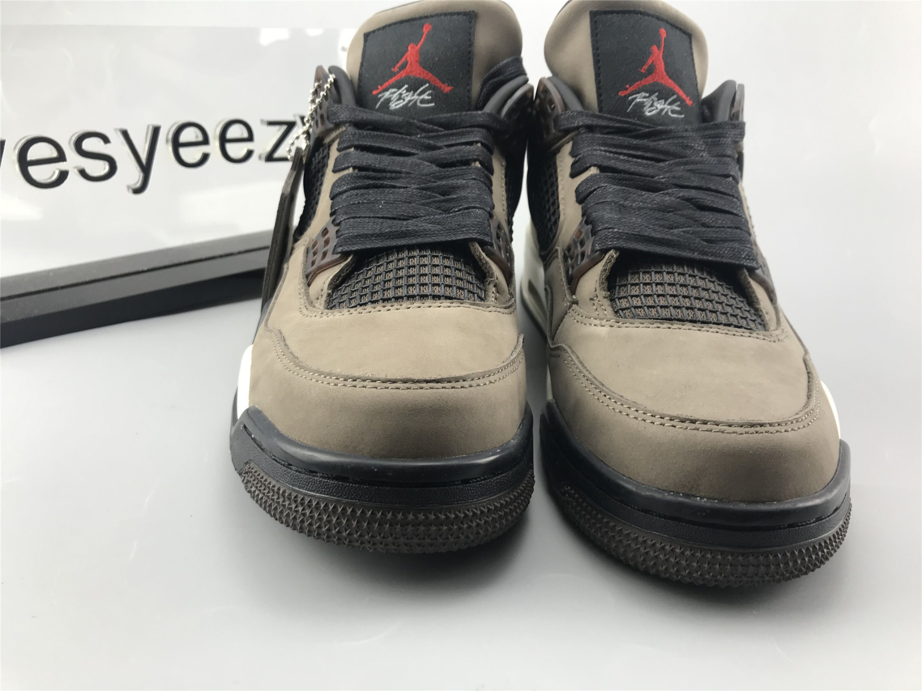 UA TRAVIS SCOTT X AIR JORDAN 4 "CATUS JACK" OLIVE