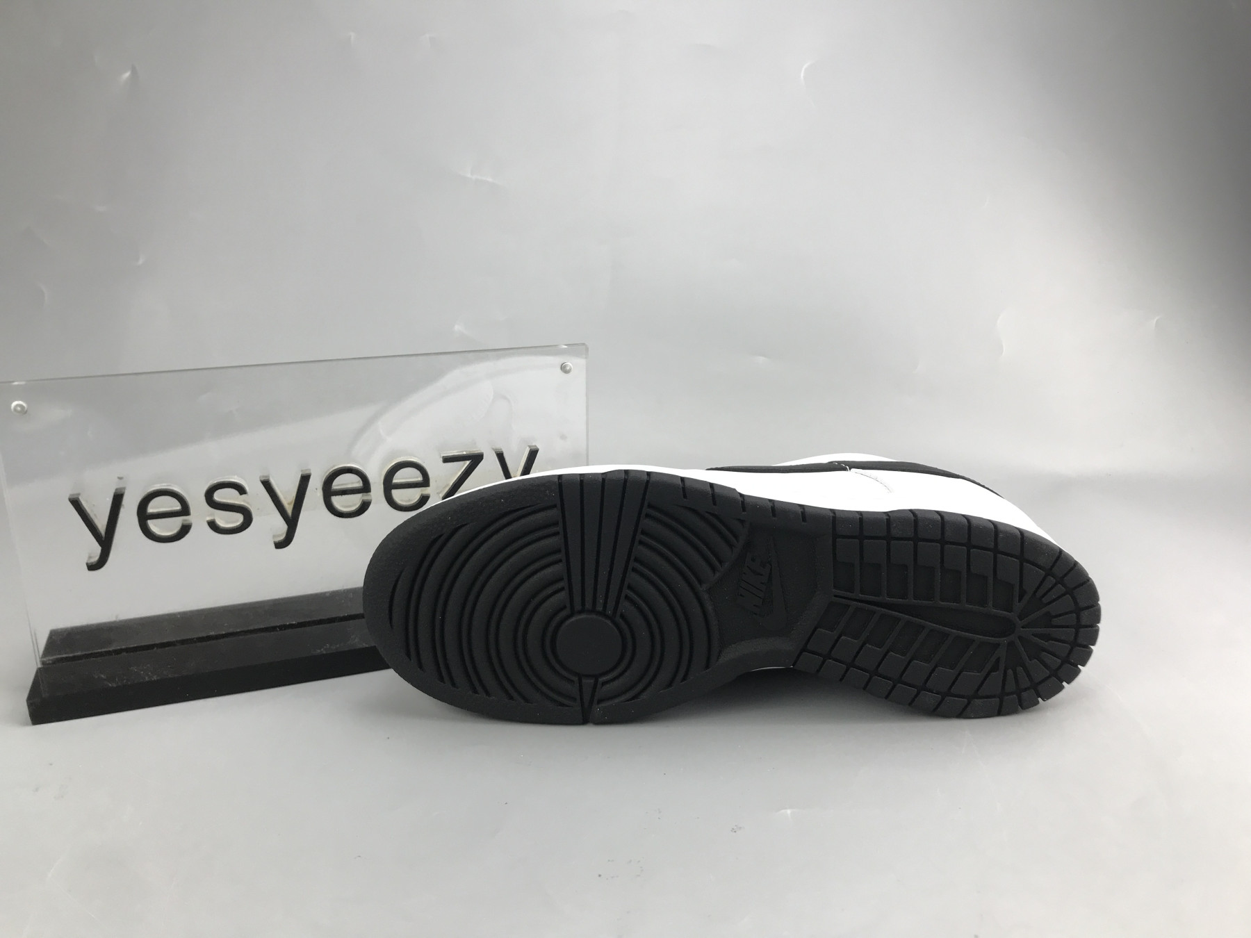 UA NIKE WMNS DUNK LOW 