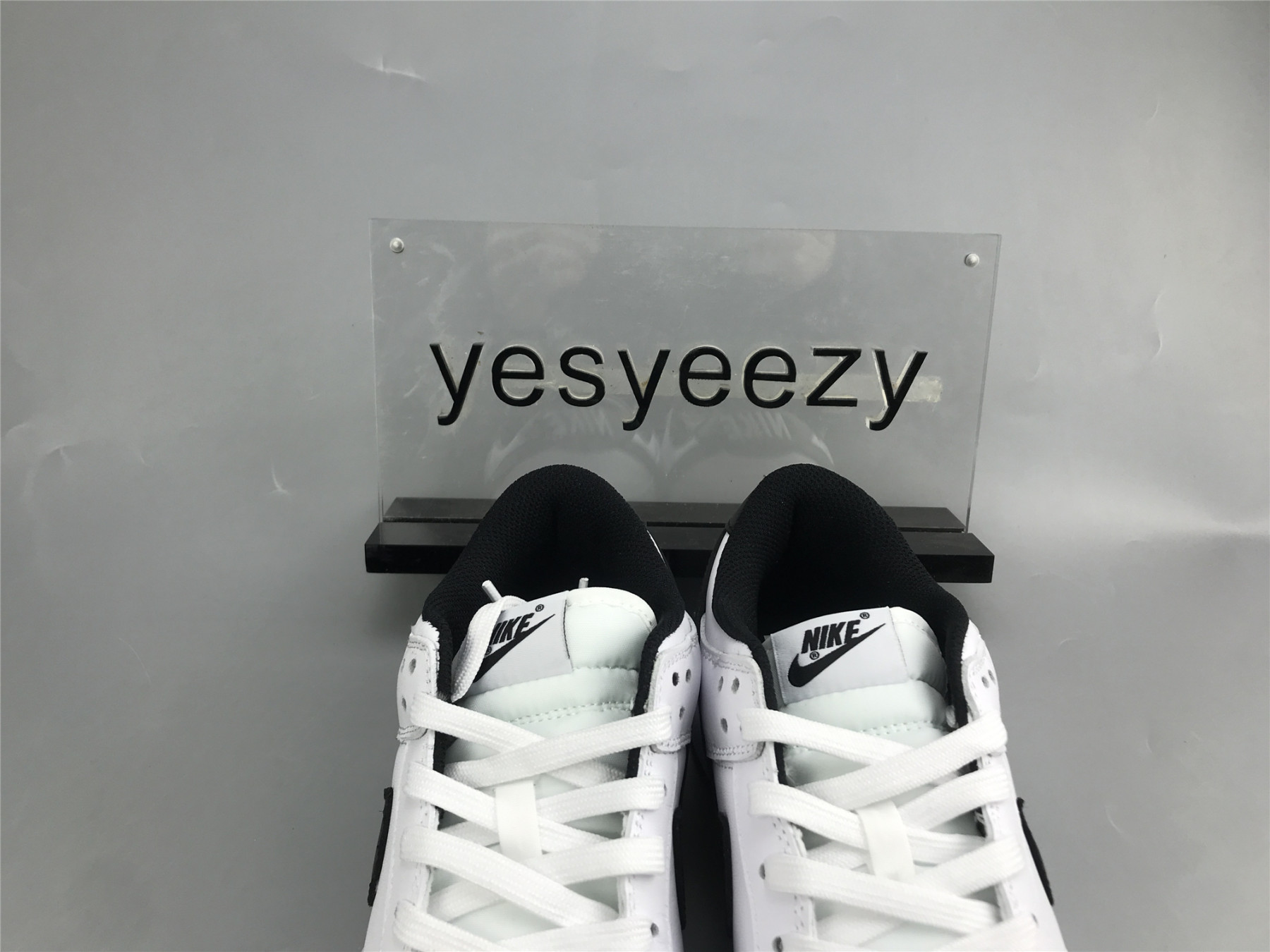 UA NIKE WMNS DUNK LOW 