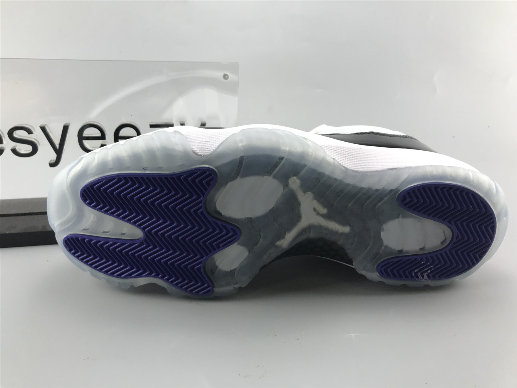 UA AIR JORDAN 11 RETRO LOW 