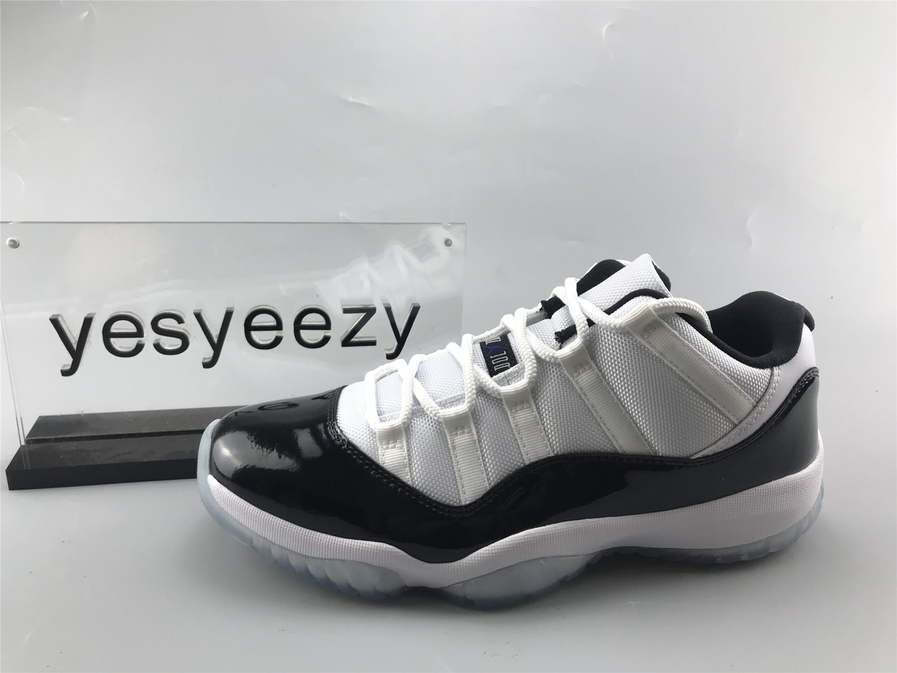 UA AIR JORDAN 11 RETRO LOW 