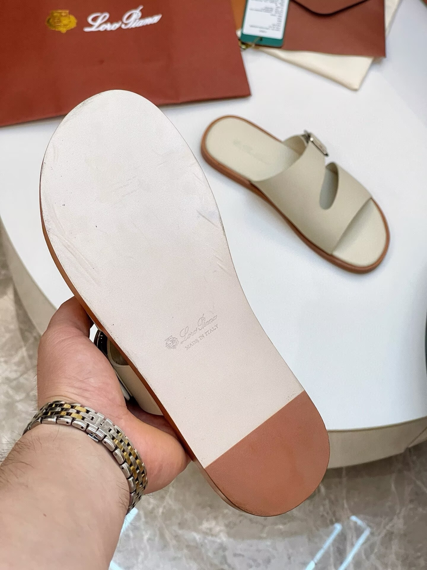 ua L0r0 P1ana sandals