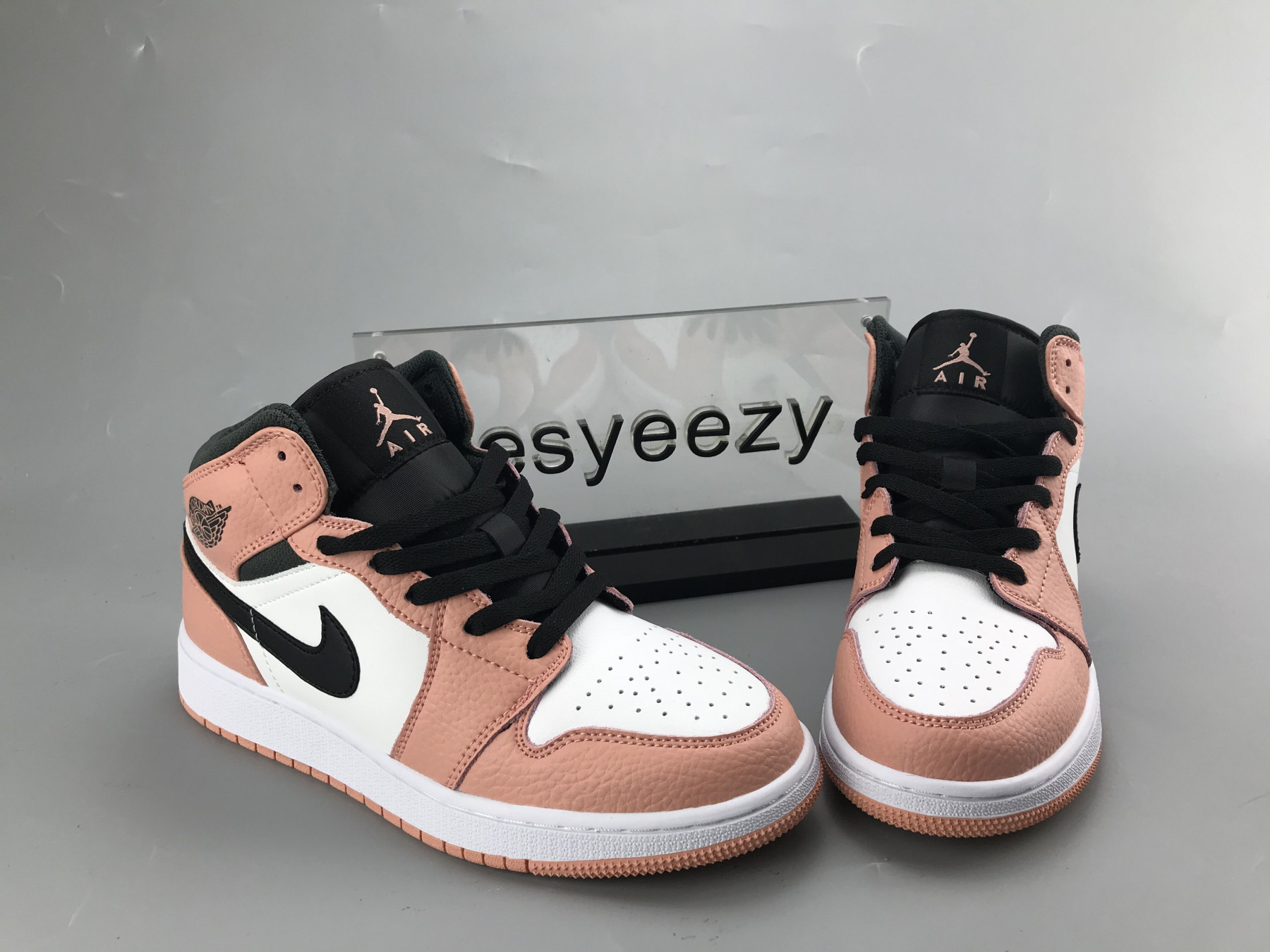 UA  AIR JORDAN 1 MID GS 