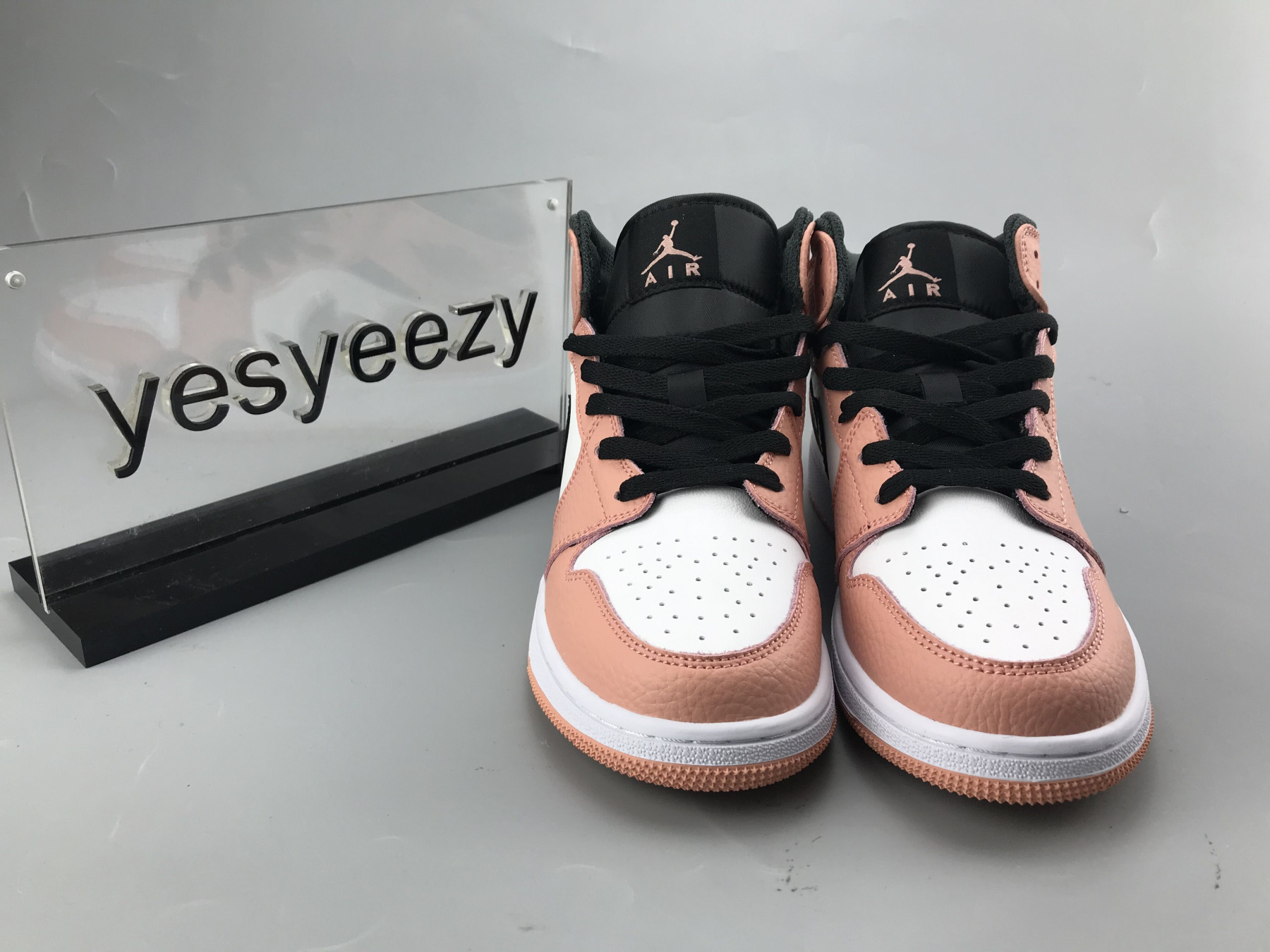 UA  AIR JORDAN 1 MID GS 