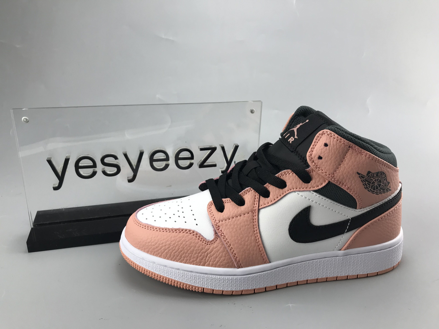 UA  AIR JORDAN 1 MID GS 