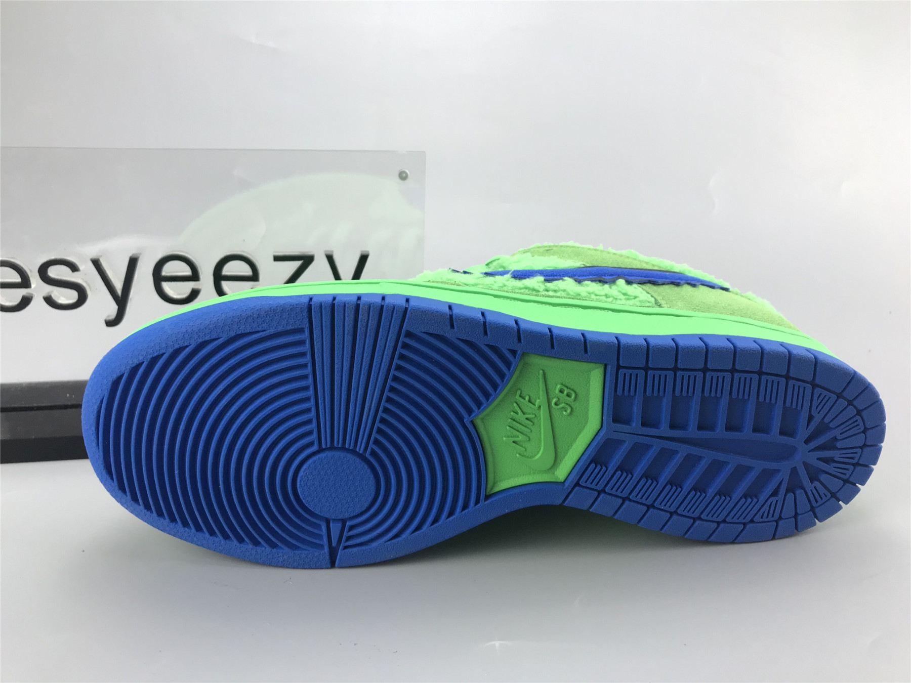 UA NIKE GRATEFUL DEAD X DUNK LOW SB 