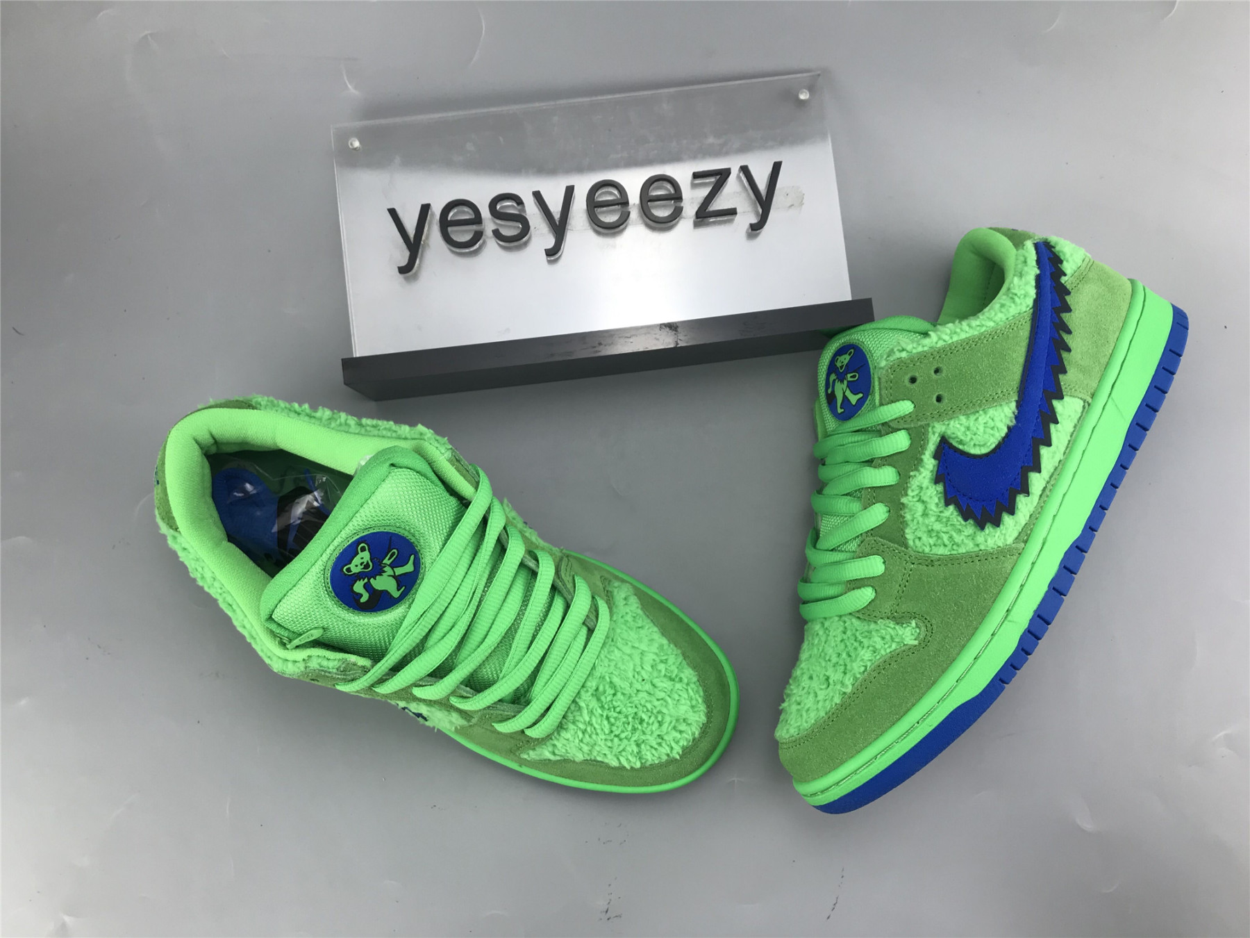 UA NIKE GRATEFUL DEAD X DUNK LOW SB 