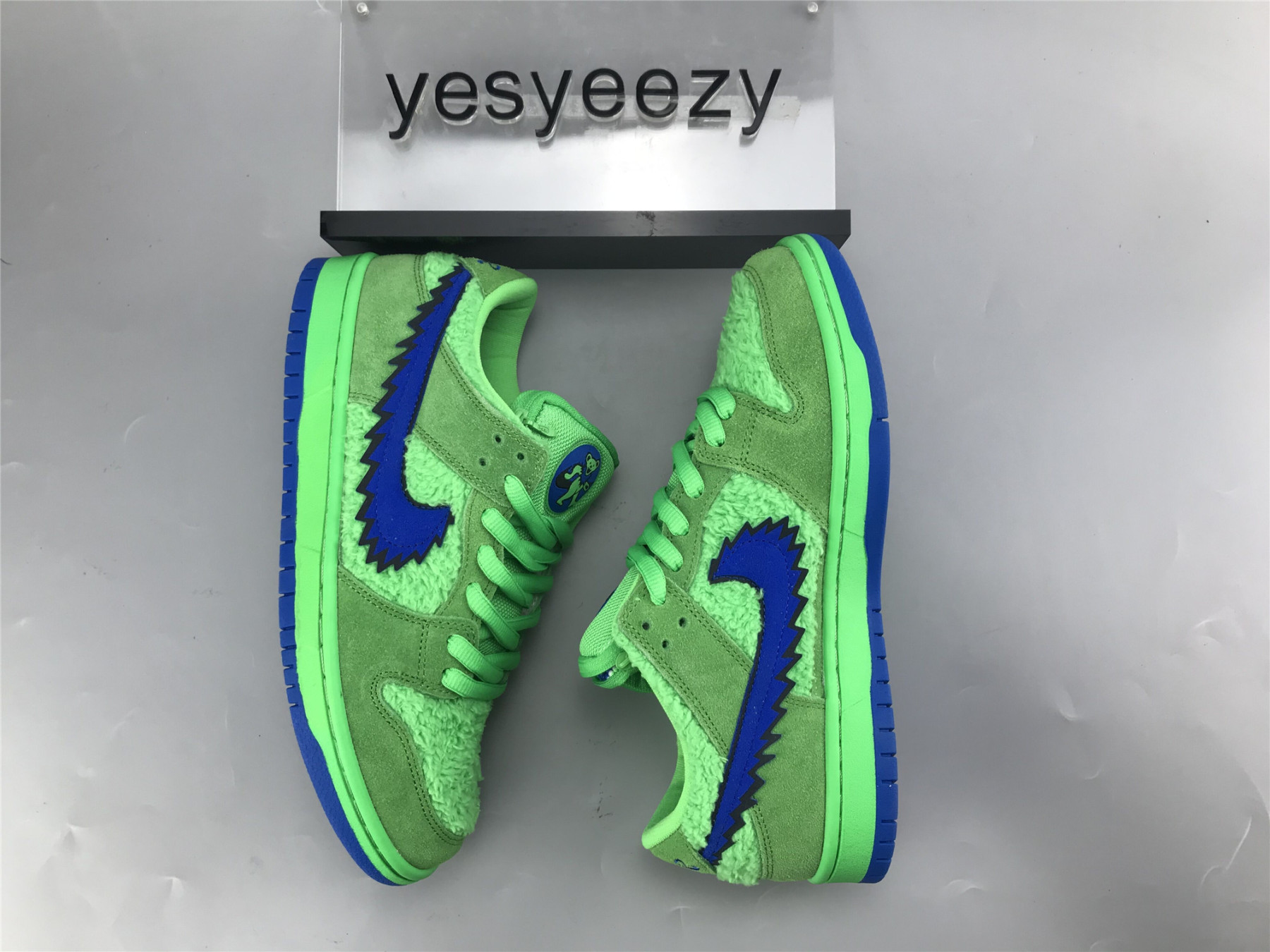 UA NIKE GRATEFUL DEAD X DUNK LOW SB 