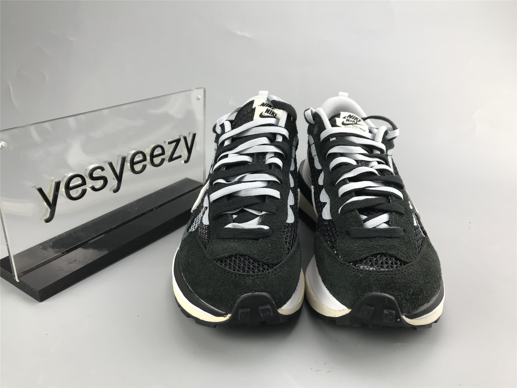 UA NIKE SACAI X VAPORWAFFLE 