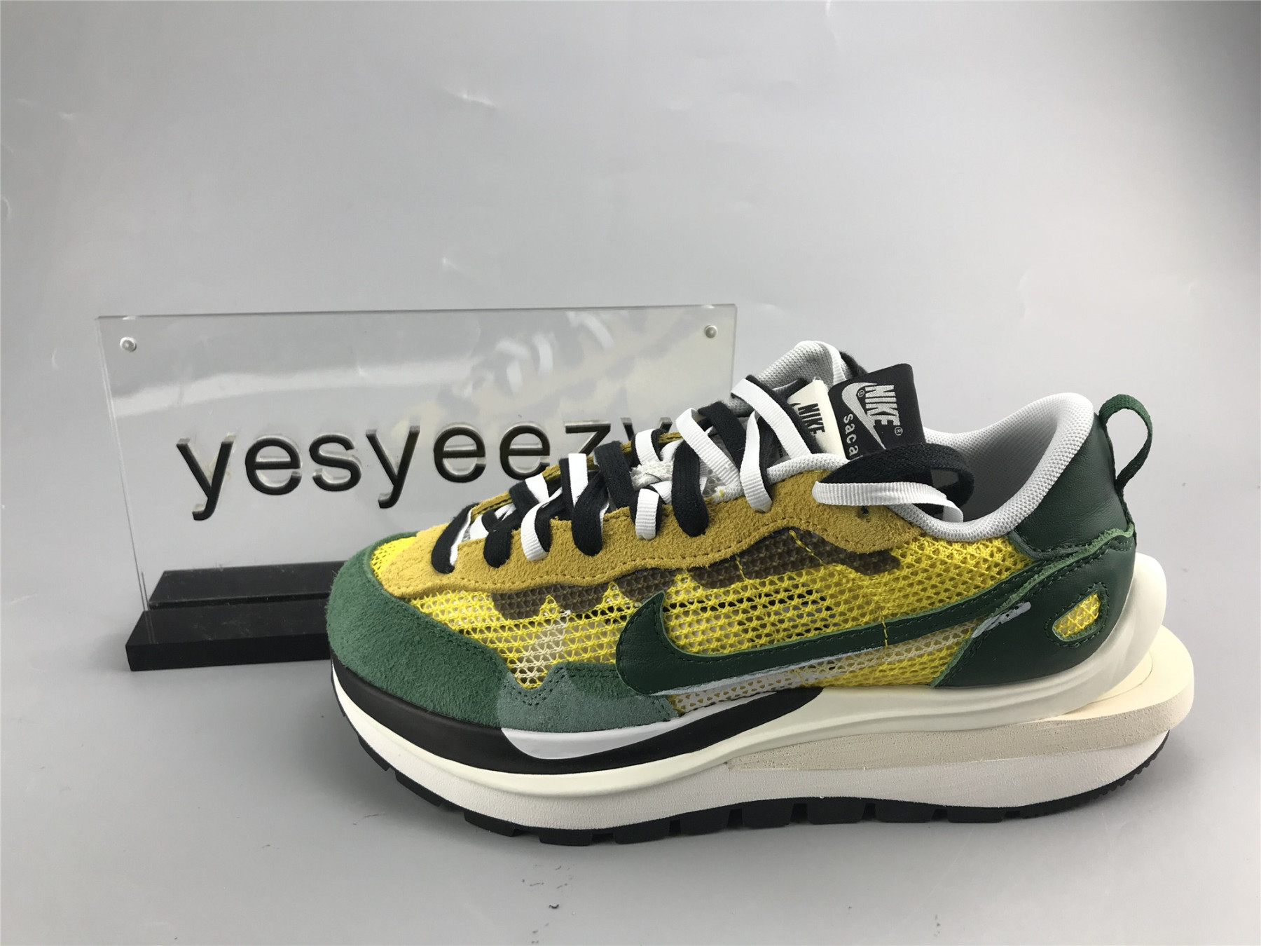 UA NIKE SACAI X VAPORWAFFLE 