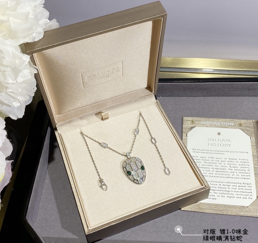 Bv1g*ai Full of snakes Necklace