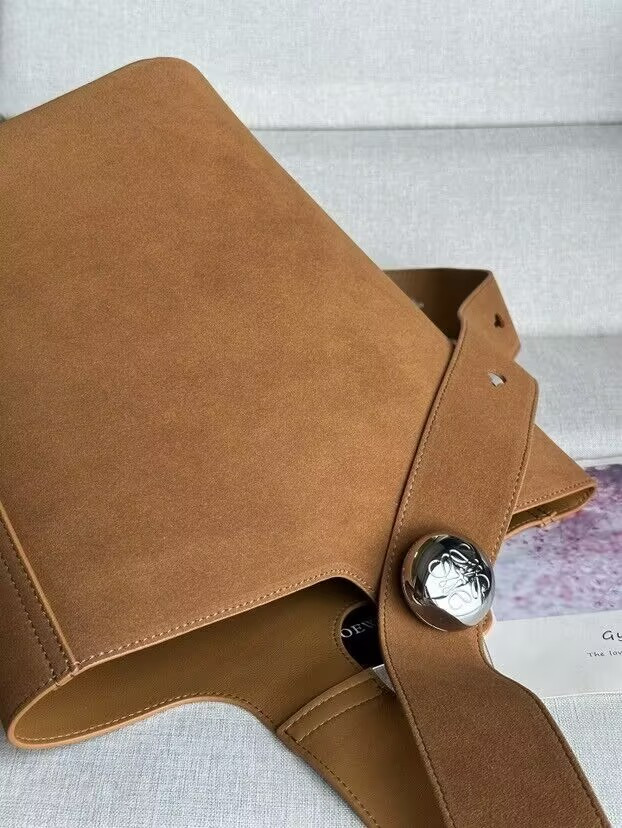 L0ew* Large Pebble bucket bag in suede calfskin 33x28x28cm