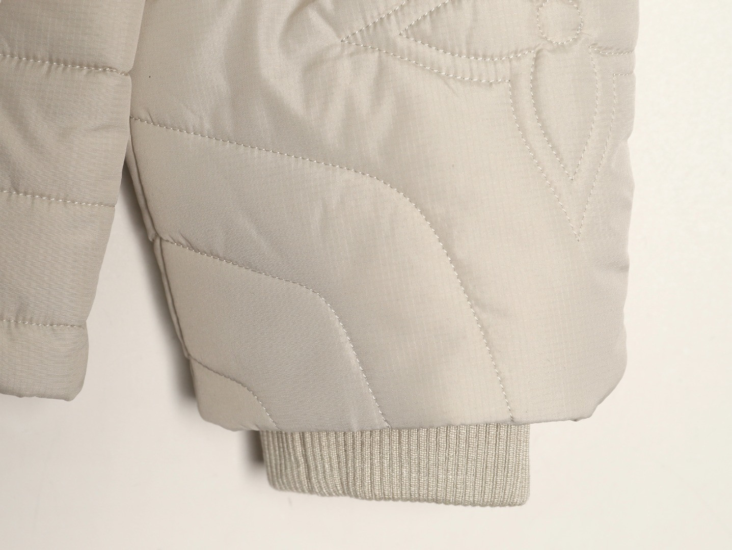 L0vis Vvtt0n 25FW Padded jacket