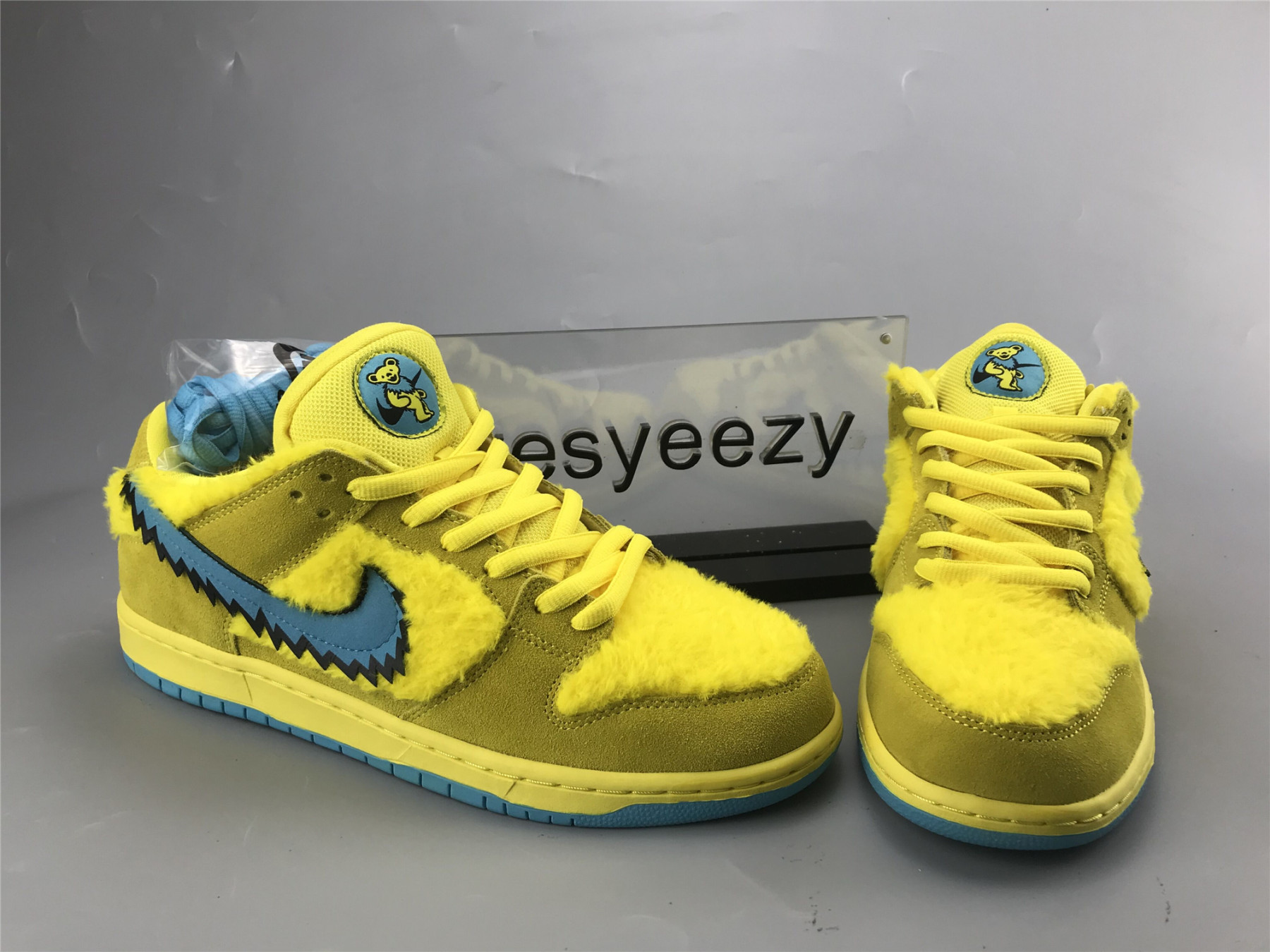 UA NIKE GRATEFUL DEAD X DUNK LOW SB 