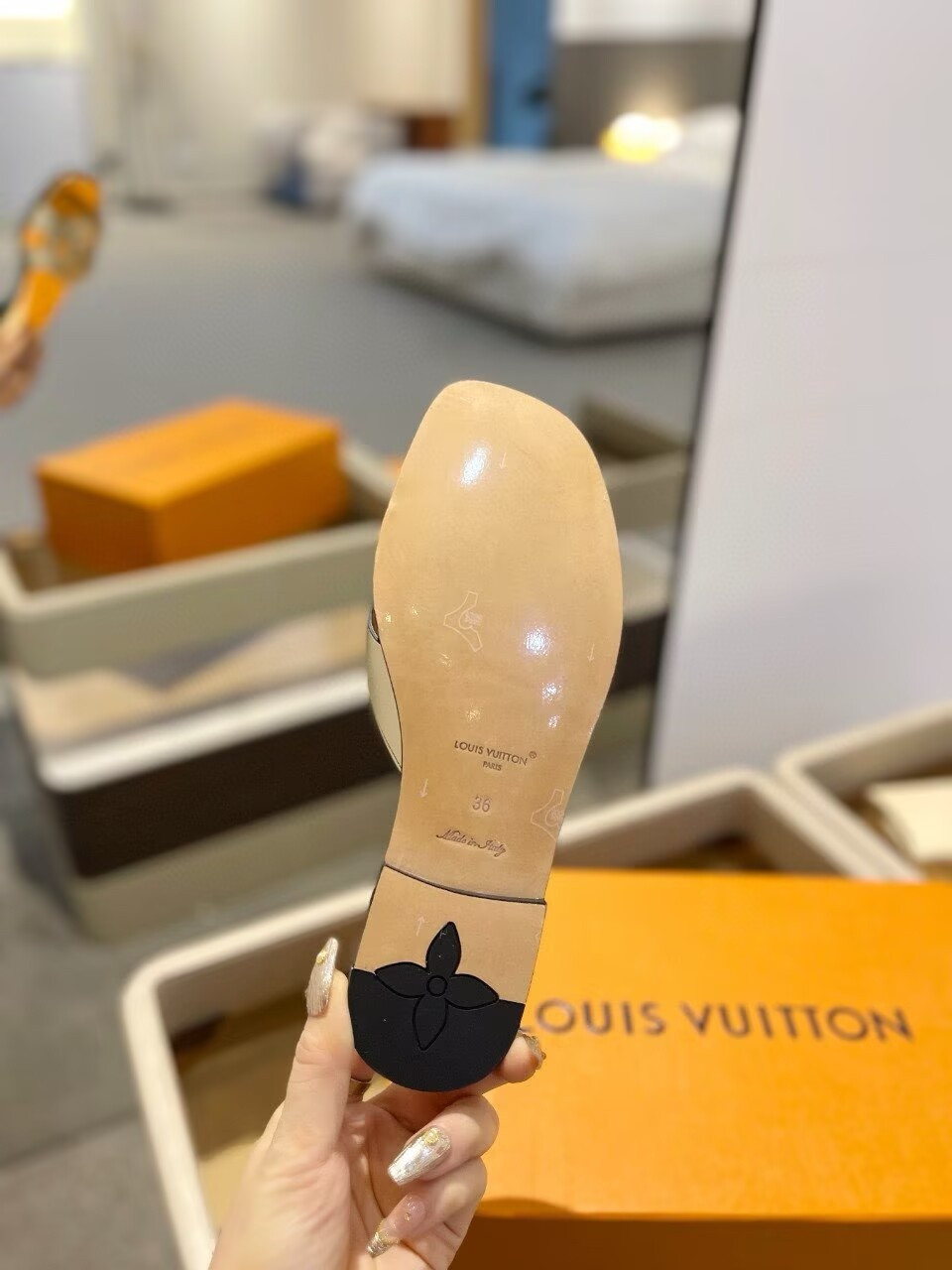 UA LV Isola Flat Mule