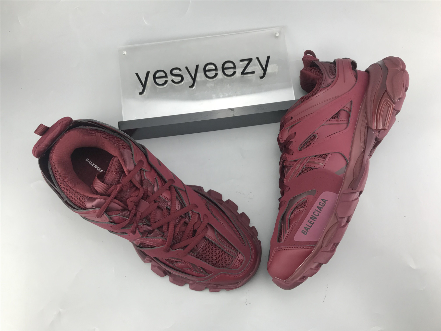 UA TRACK TRAINER DARK RED