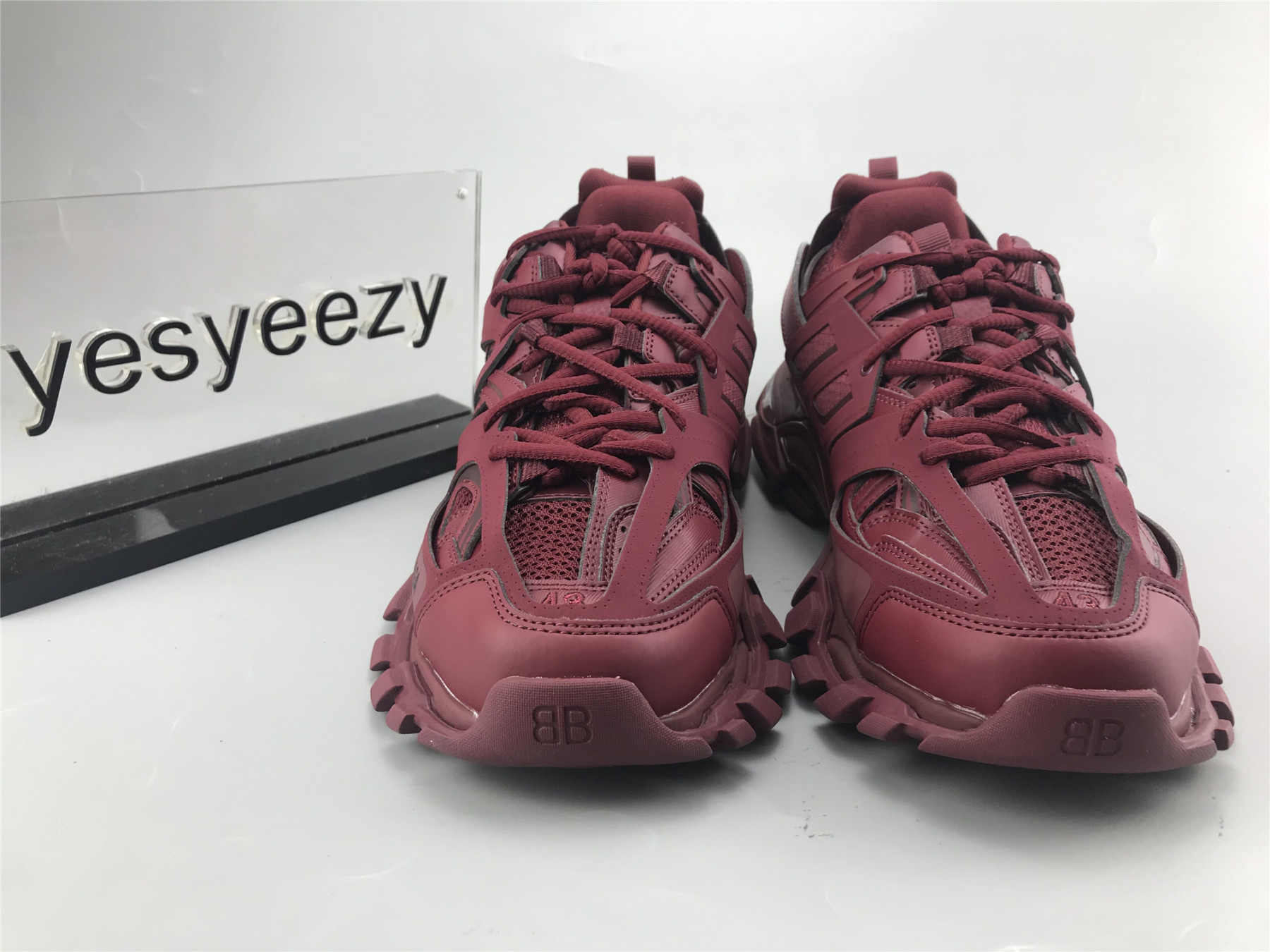 UA TRACK TRAINER DARK RED
