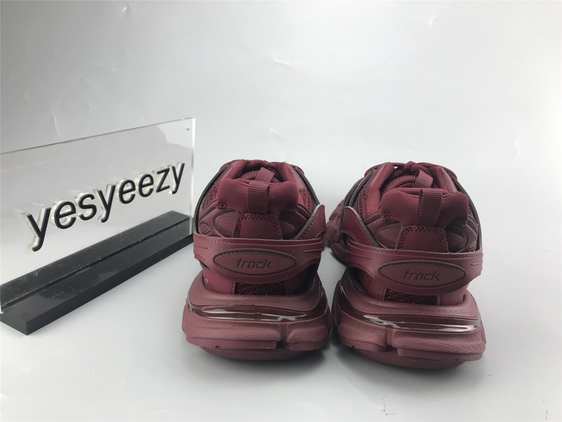UA TRACK TRAINER DARK RED