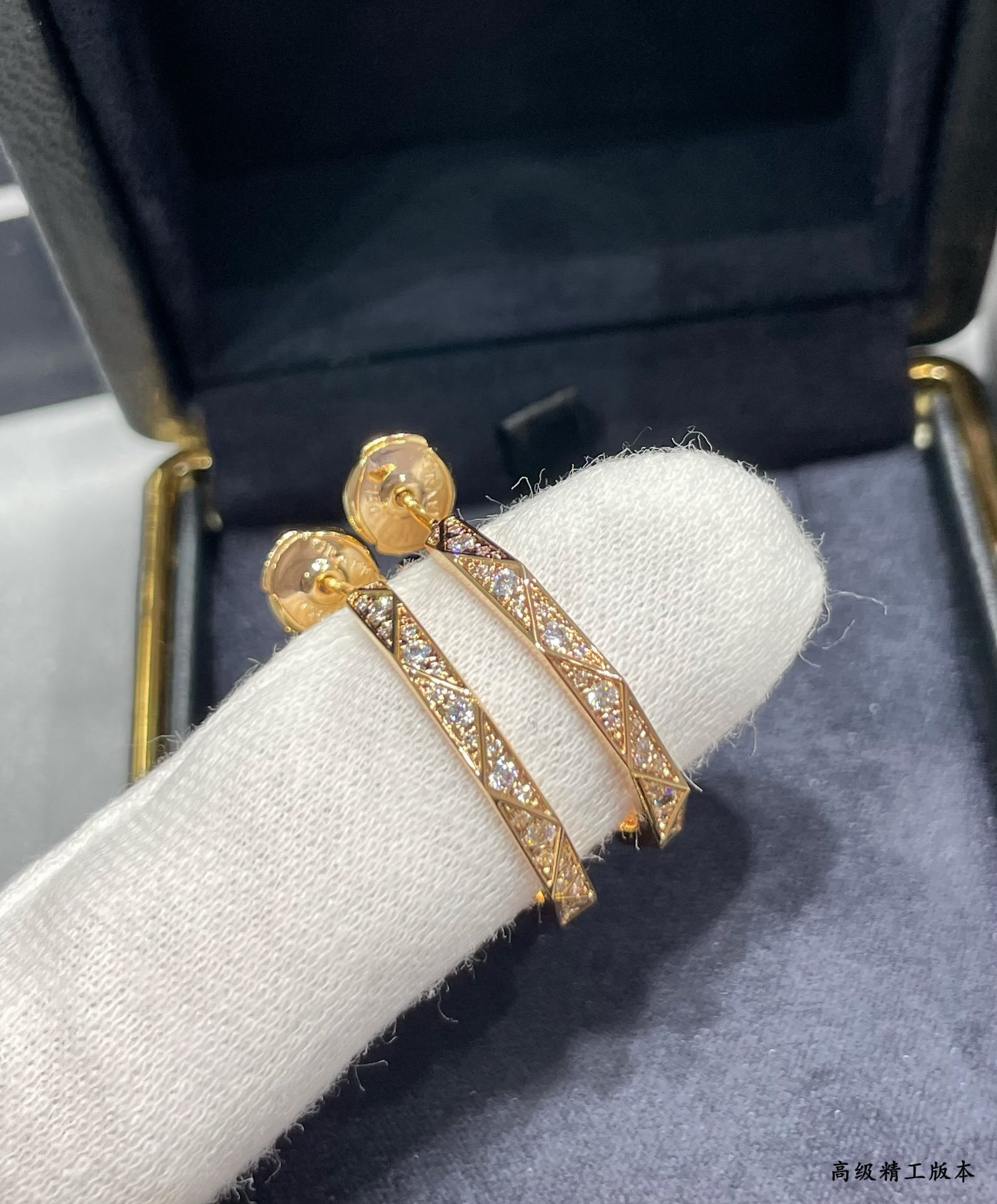 Graff D1am0nd-encrusted Rhombus Earrings