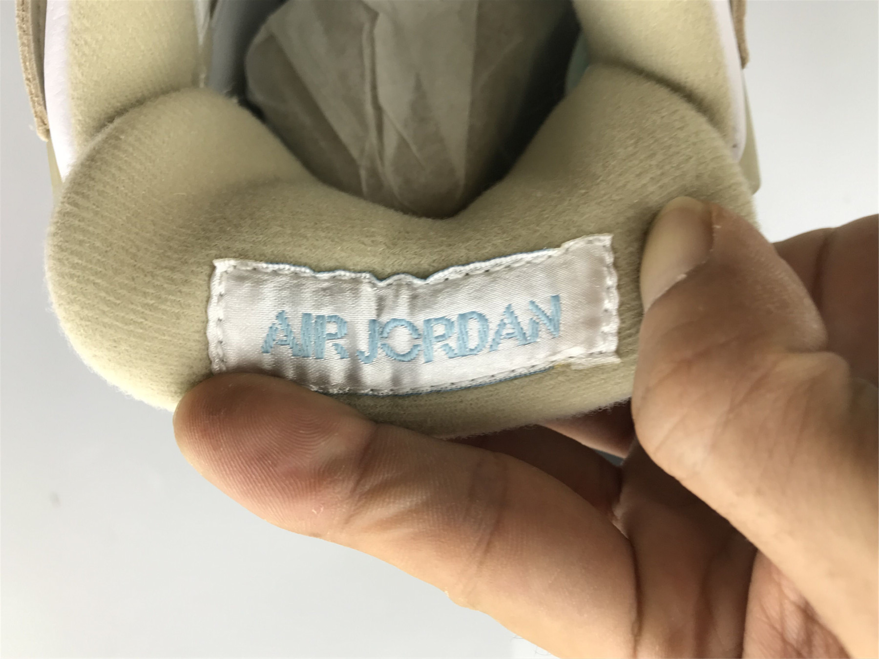 UA AIR JORDAN 4 RETRO 