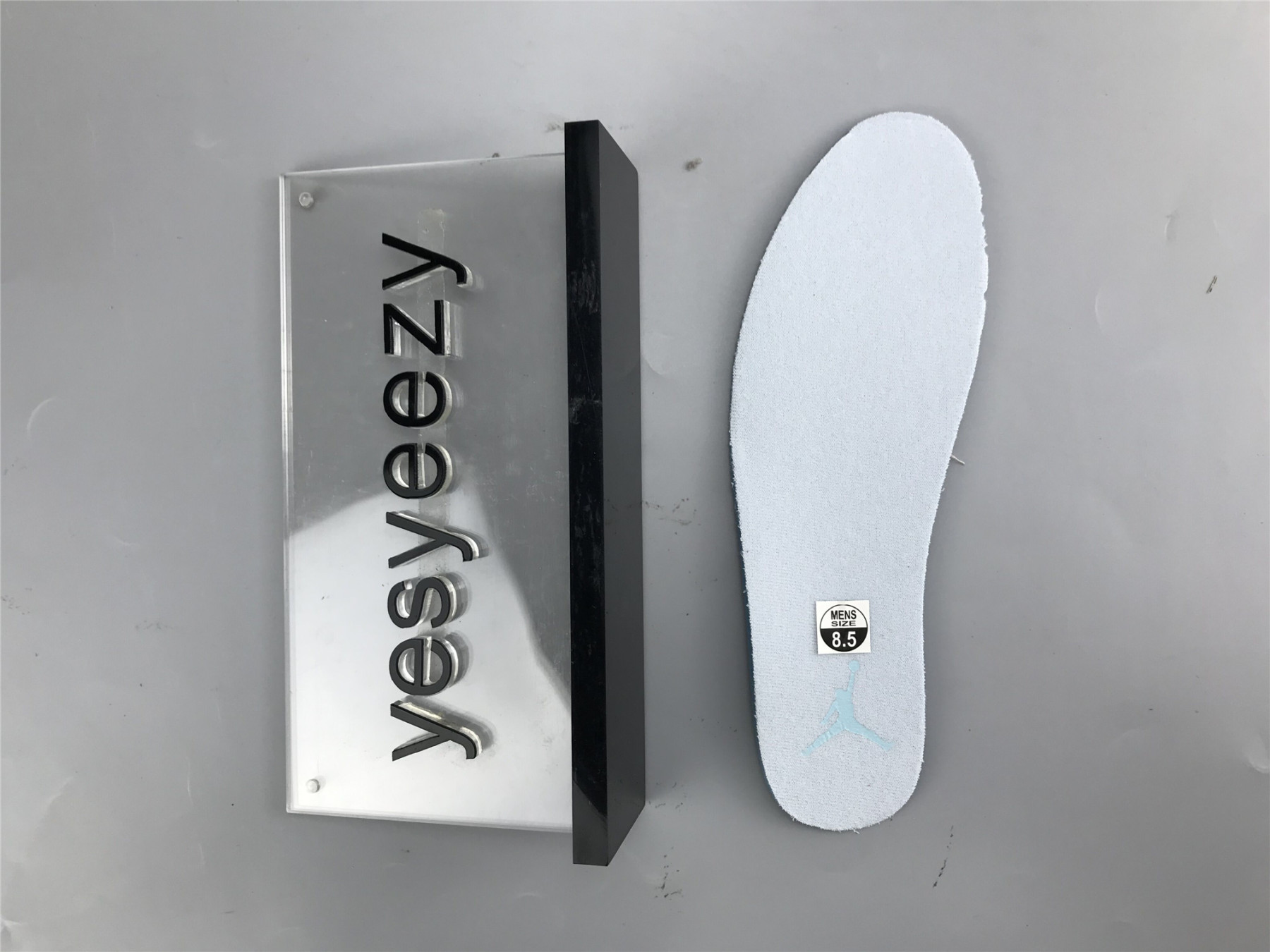 UA AIR JORDAN 4 RETRO 