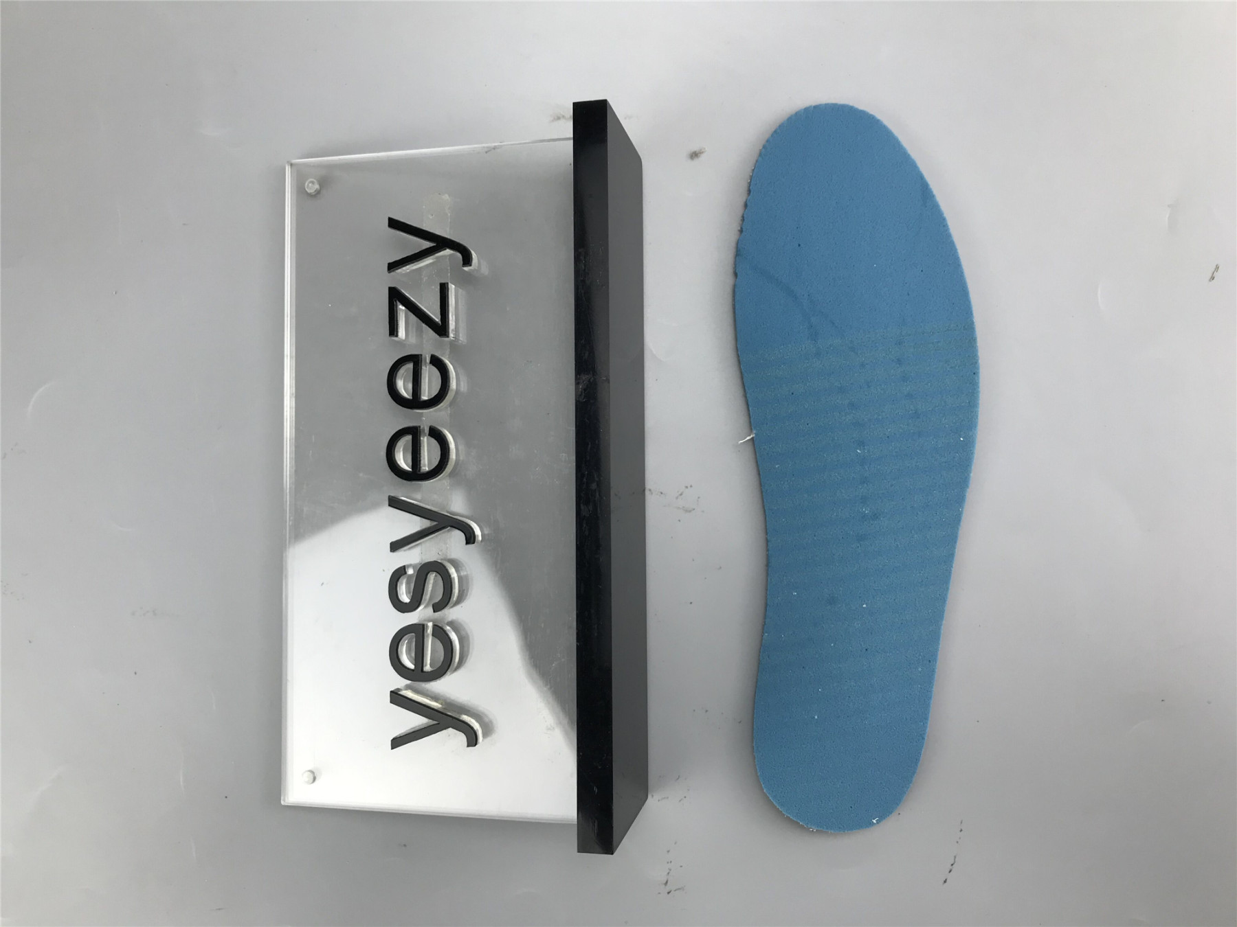 UA AIR JORDAN 4 RETRO 