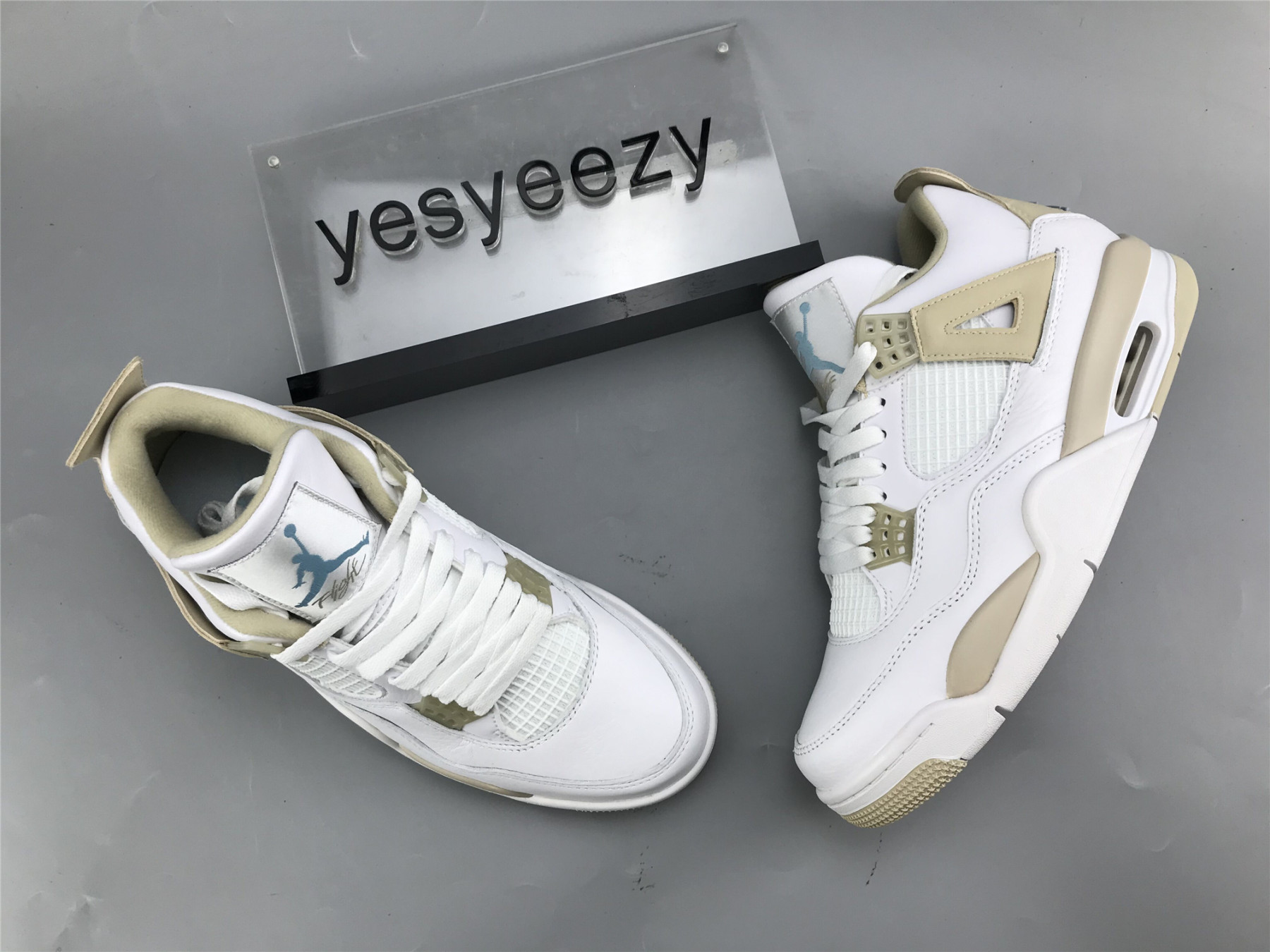 UA AIR JORDAN 4 RETRO 