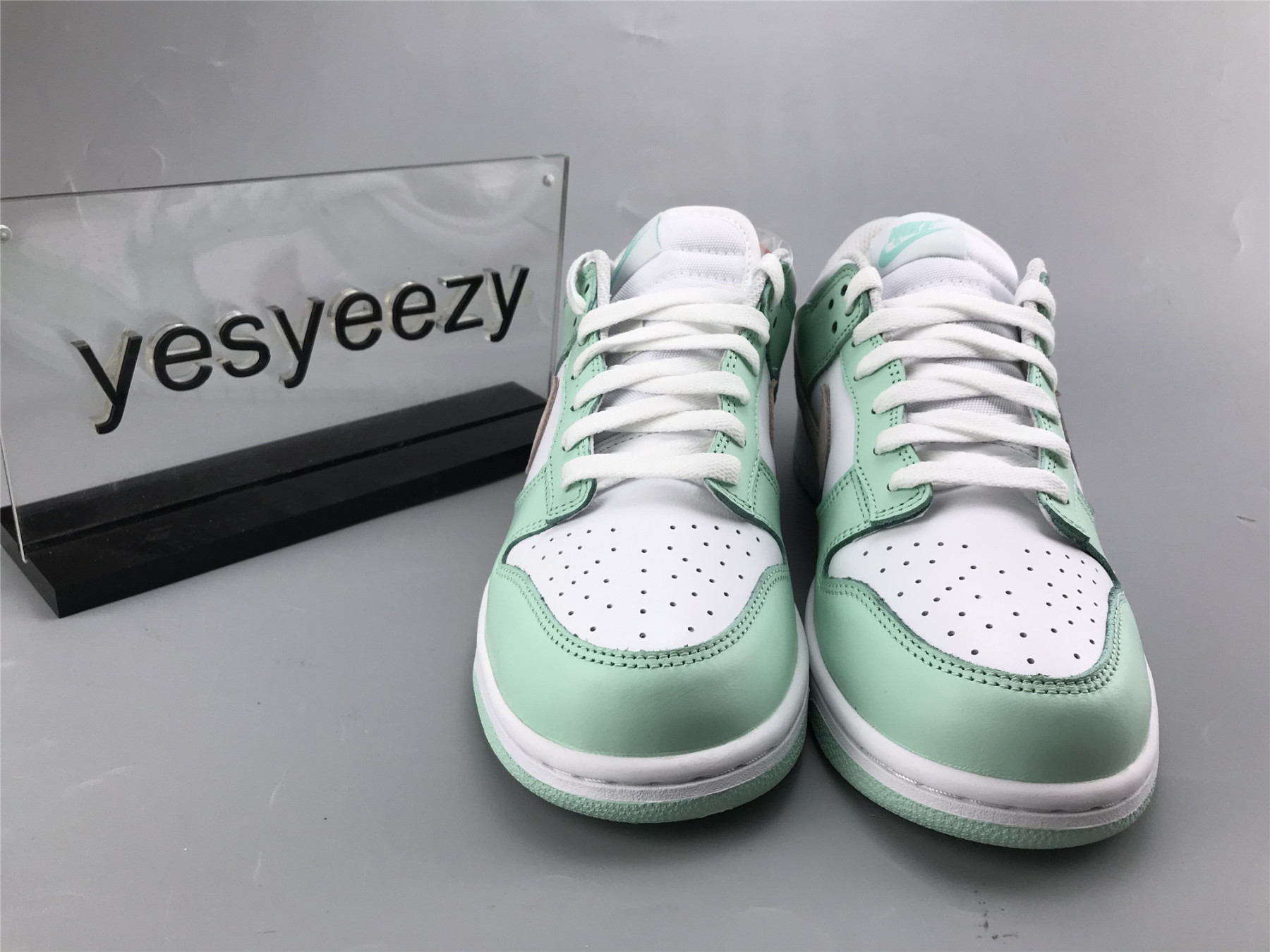 UA NIKE DUNK LOW WMNS