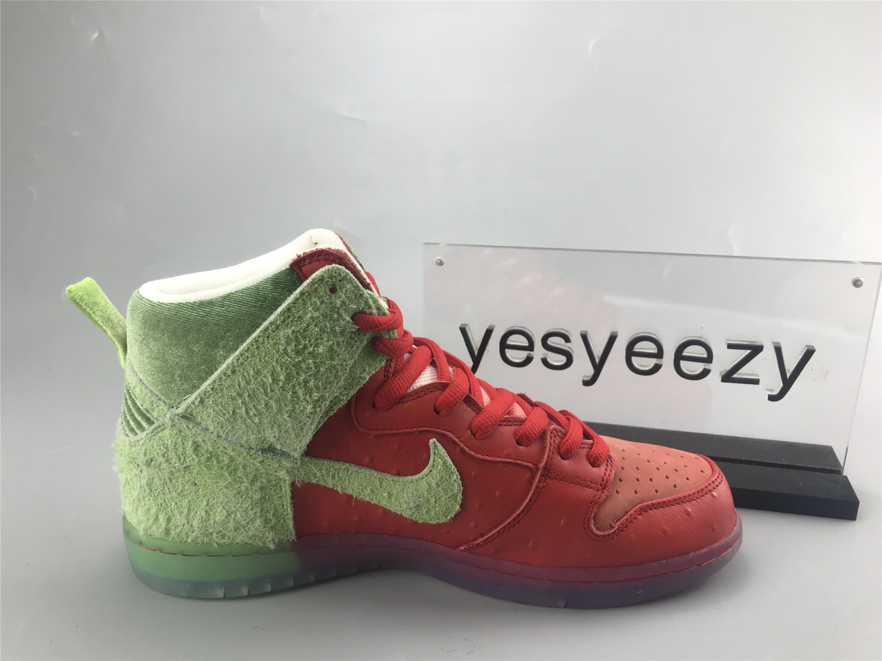 UA NIKE DUNK HIGH SB 