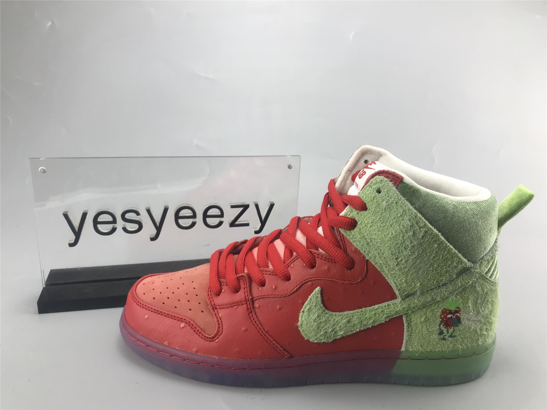 UA NIKE DUNK HIGH SB 