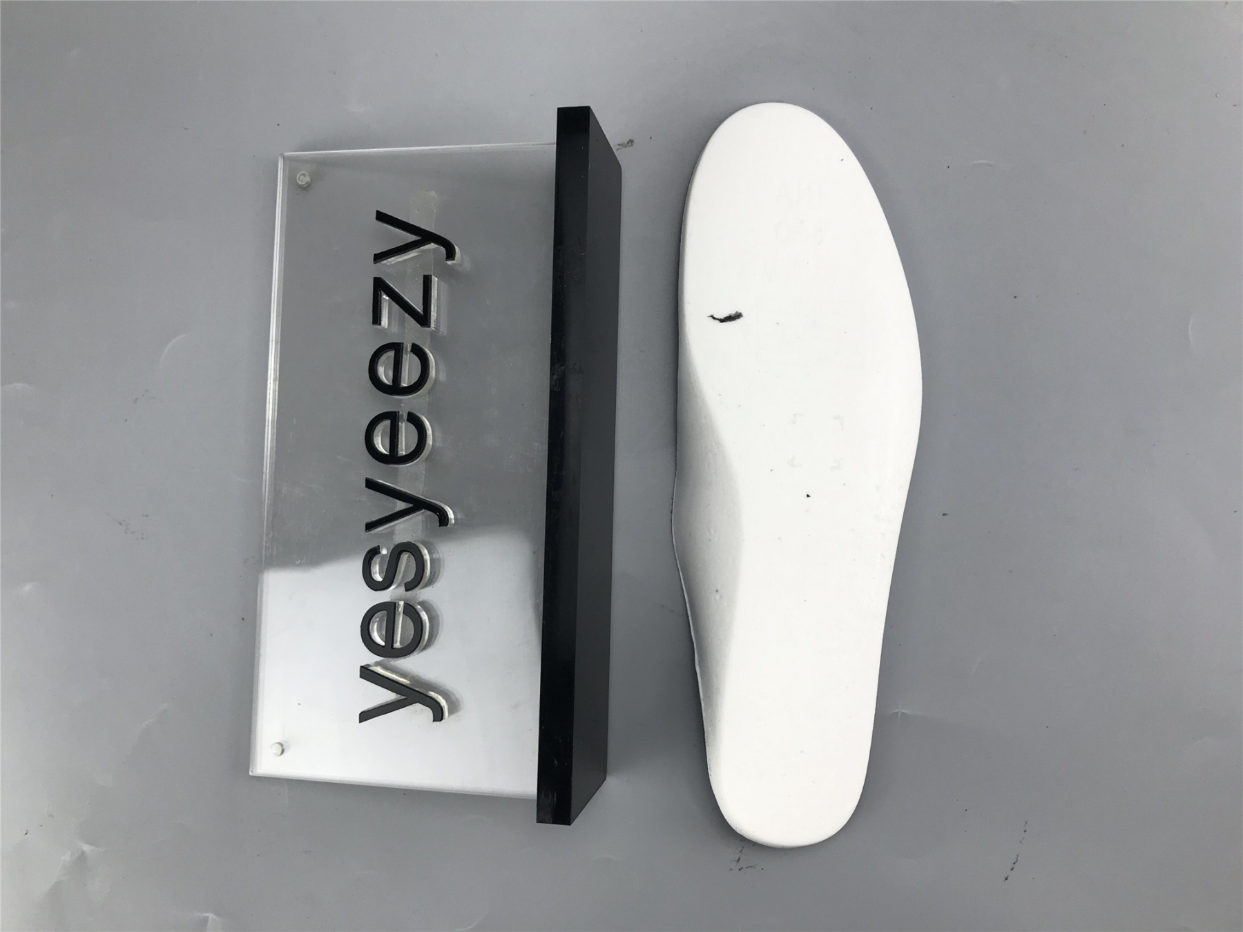 UA AIR JORDAN 11 RETRO 