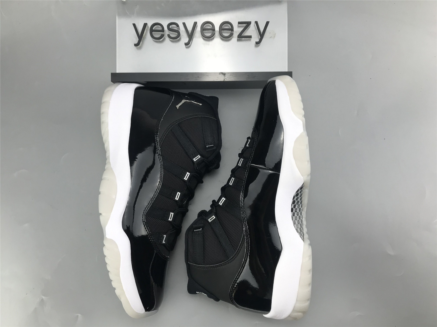 UA AIR JORDAN 11 RETRO 