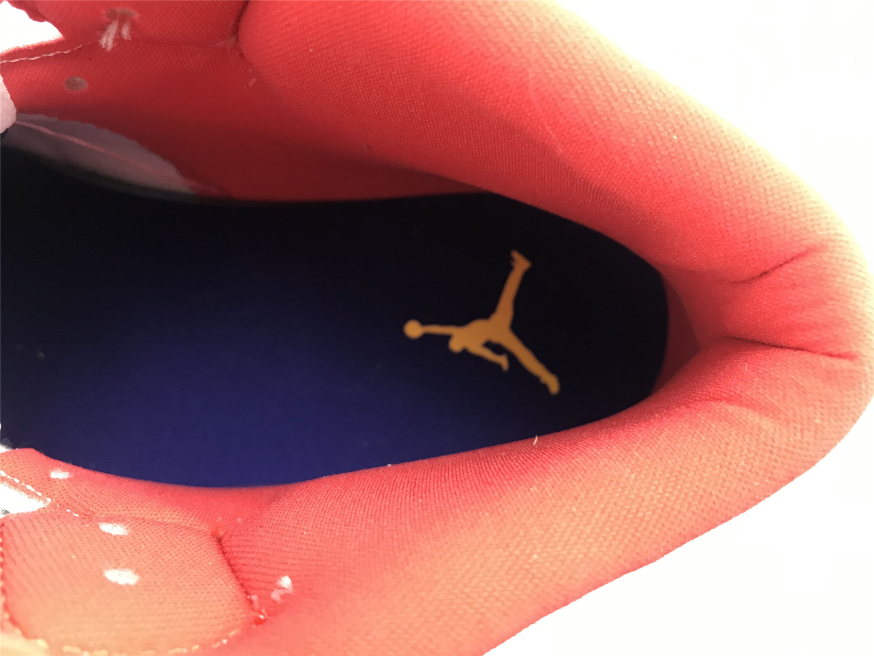 UA  AIR JORDAN 1 MID 