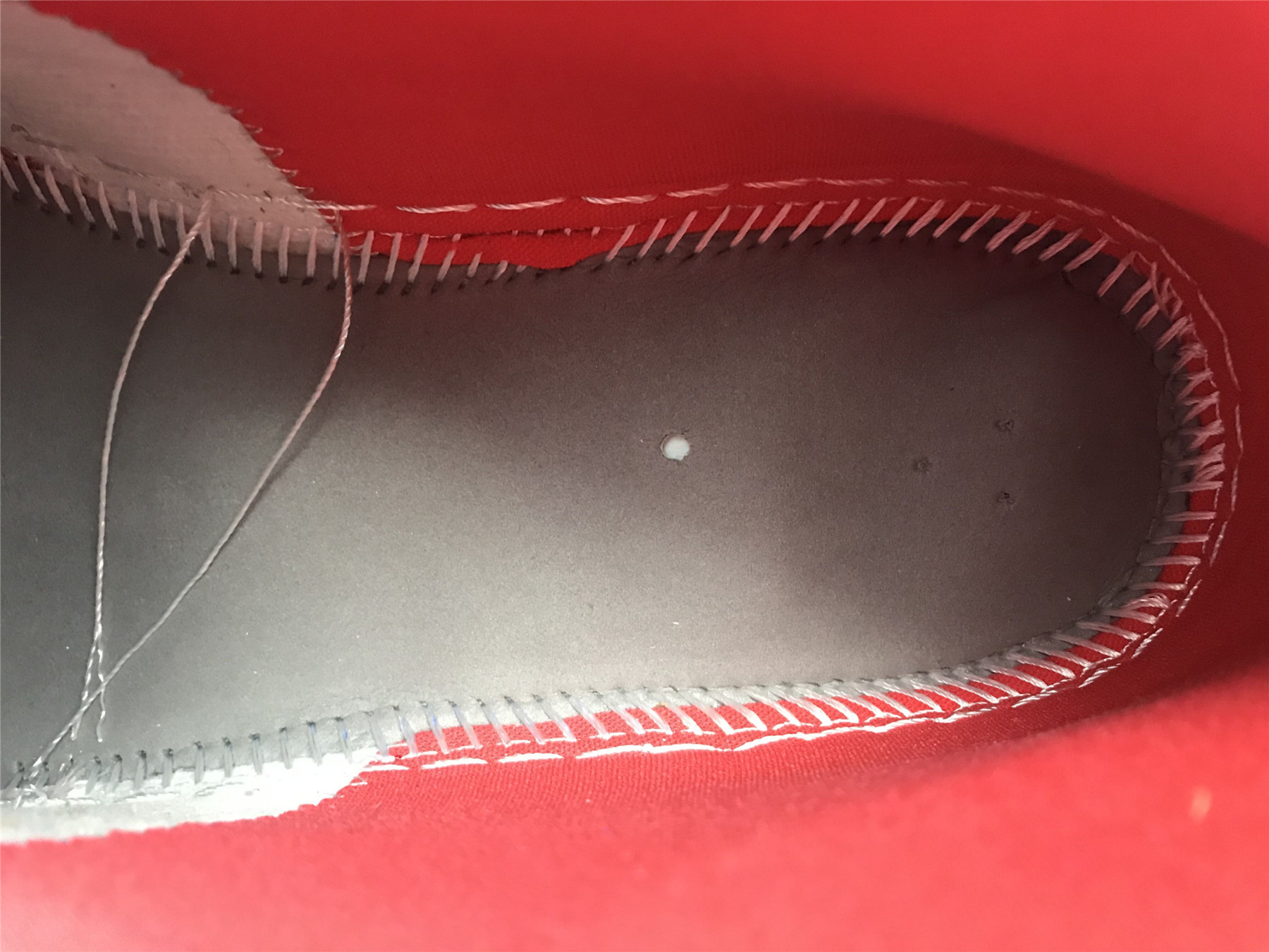 UA  AIR JORDAN 1 MID 