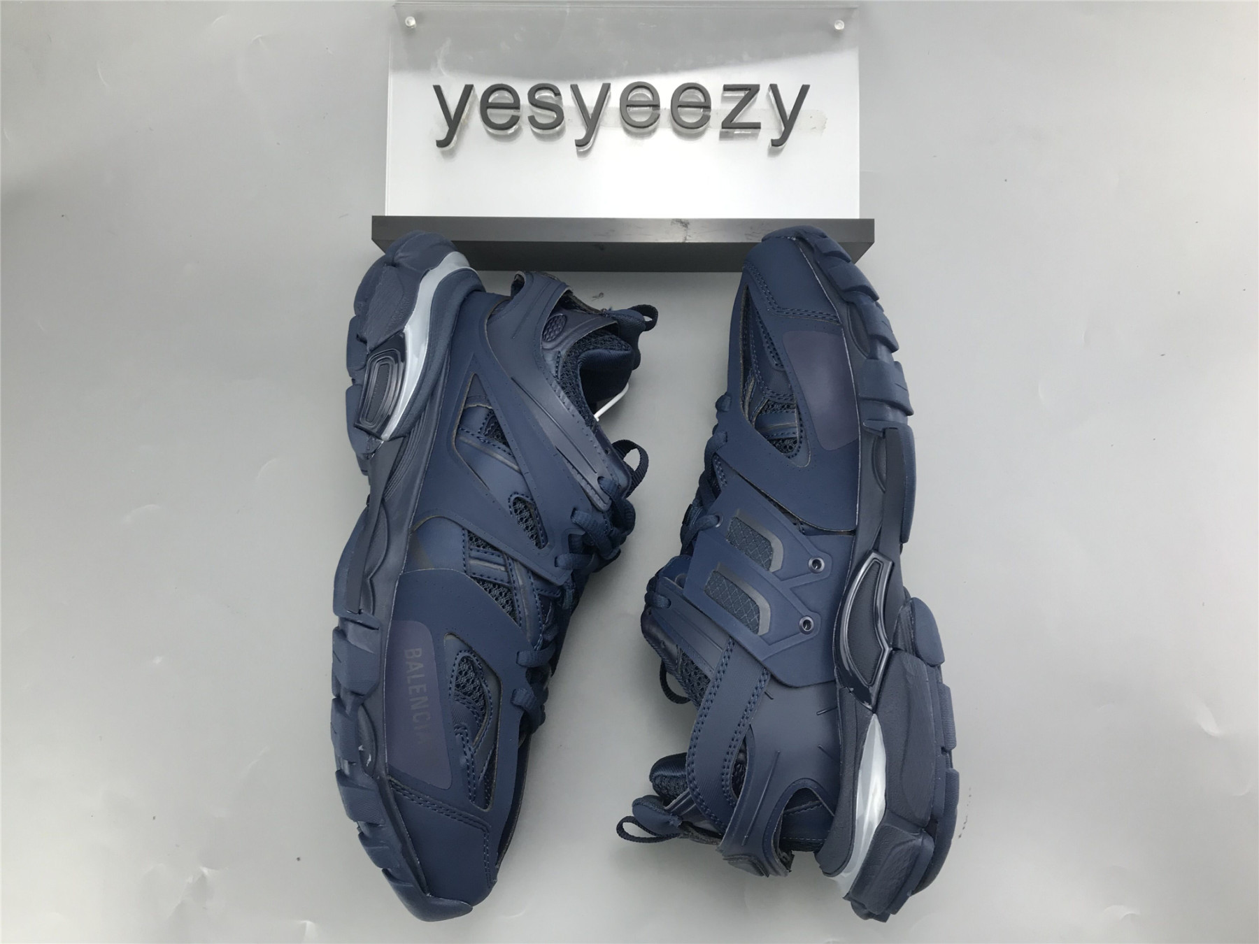 UA TRACK TRAINER DARK NAVY WITH LED LIGHTS