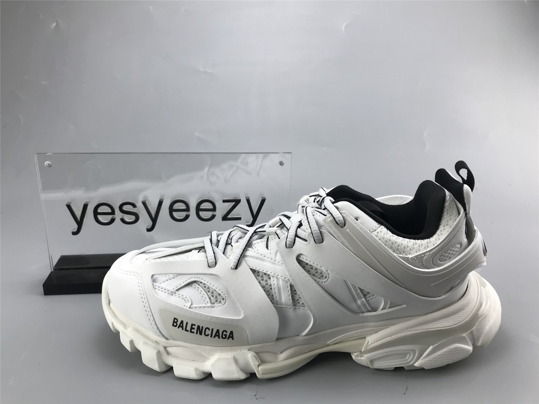 UA TRACK TRAINER WHITE BLACK WITH LED LIGHTS