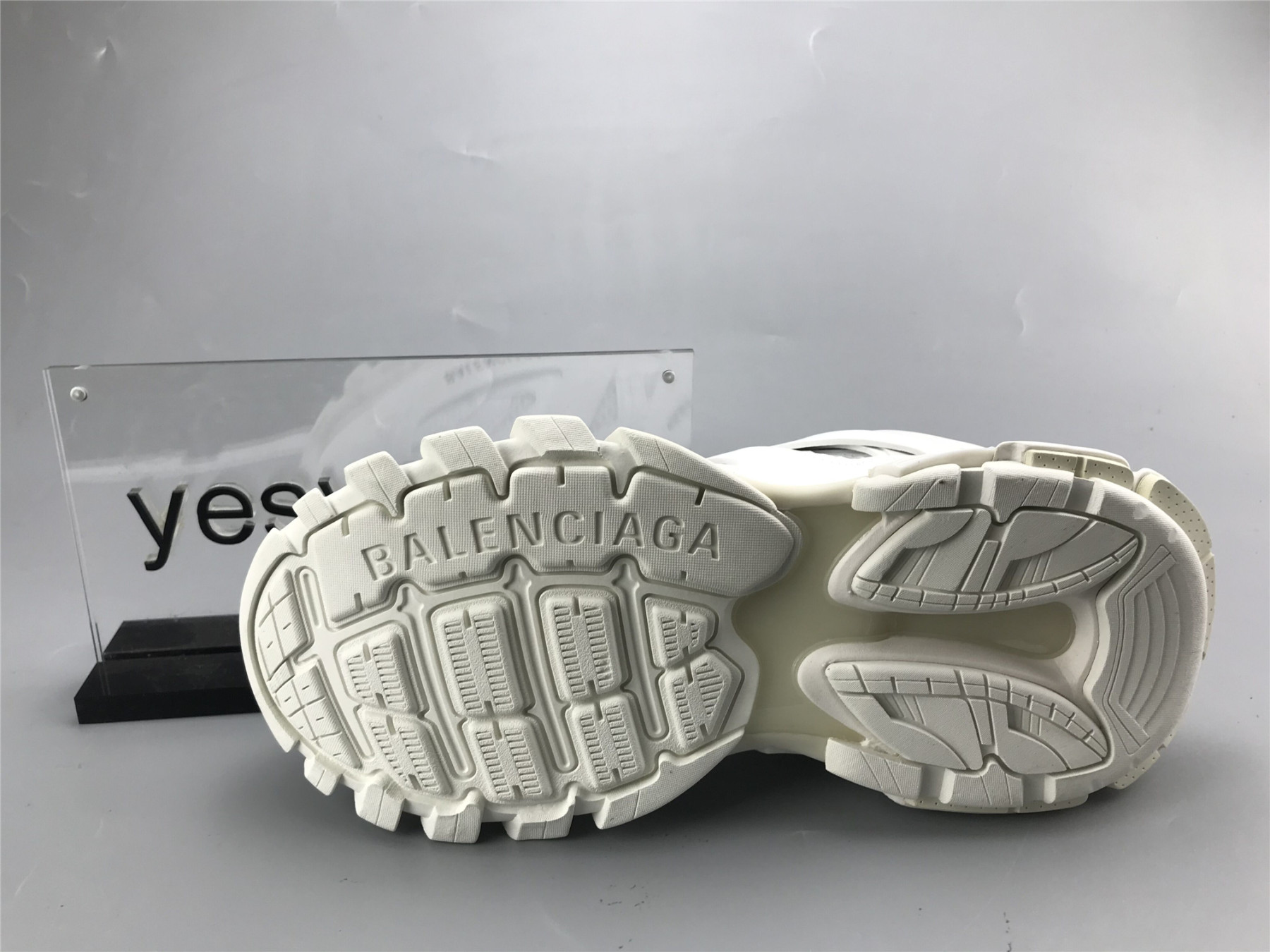 UA TRACK TRAINER WHITE BLACK WITH LED LIGHTS