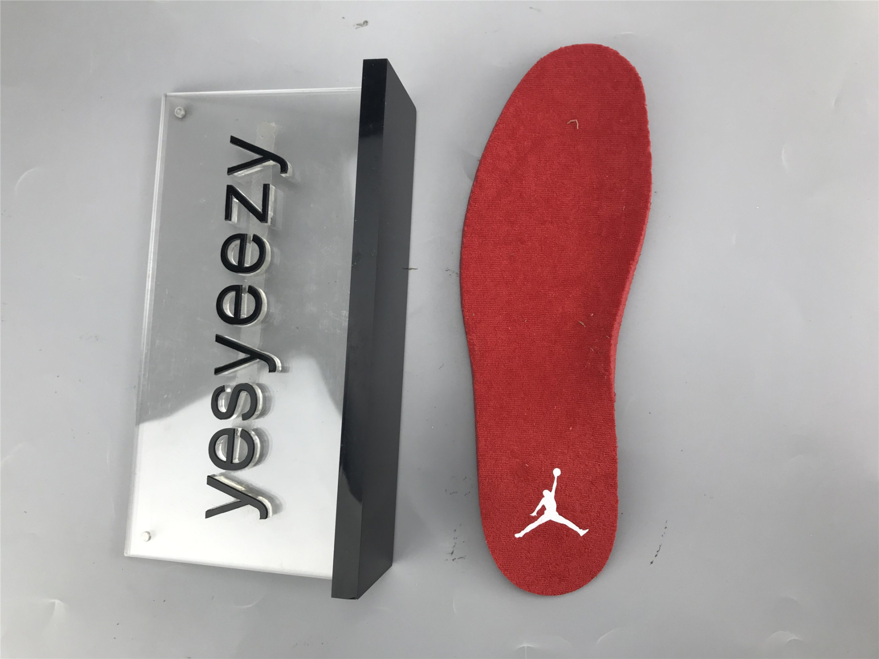 UA AIR JORDAN 3 RETRO 