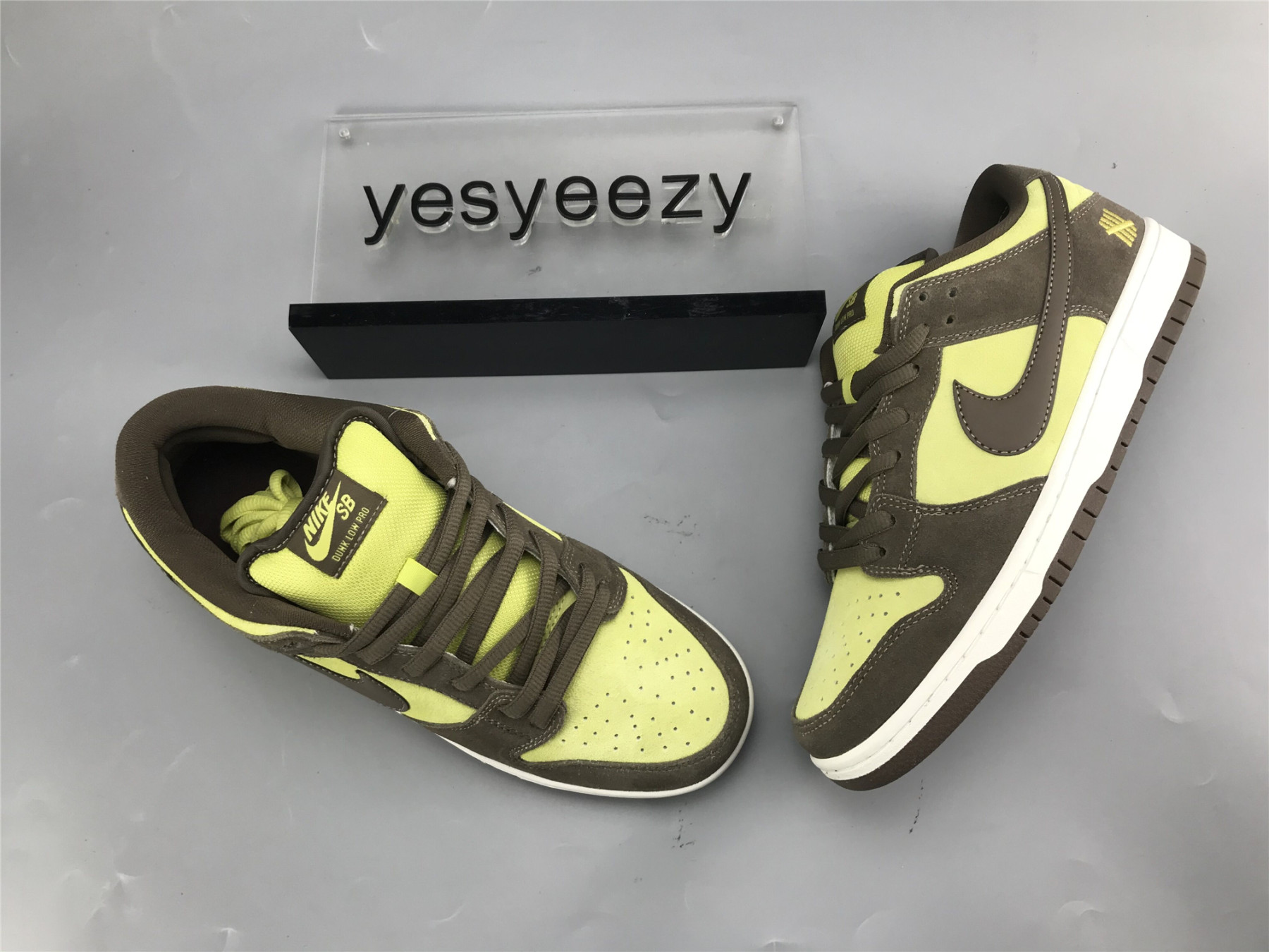 UA NIKE SB DUNK LOW PRO