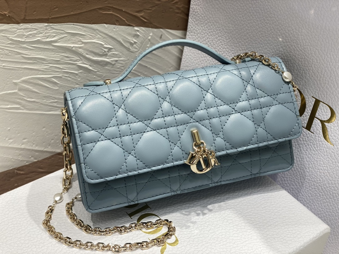 MISS D10r MINI BAG Cloud Blue Cannage Lambskin S0980ONMJ_M81B 21 x 11.5 x 4.5 cm