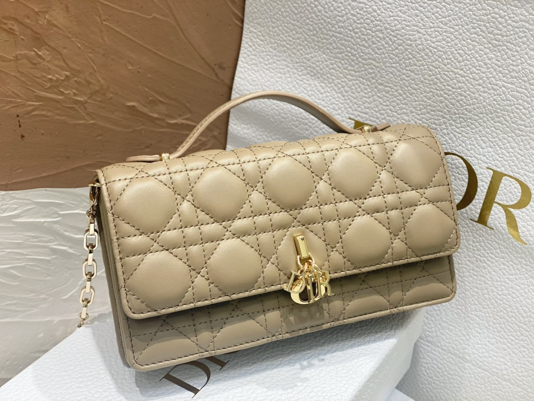 MISS D10r Mini Handbag Beige Cannage Woven Pattern Lambskin S0980ONMJ_M52U 21 x 11.5 x 4.5 cm