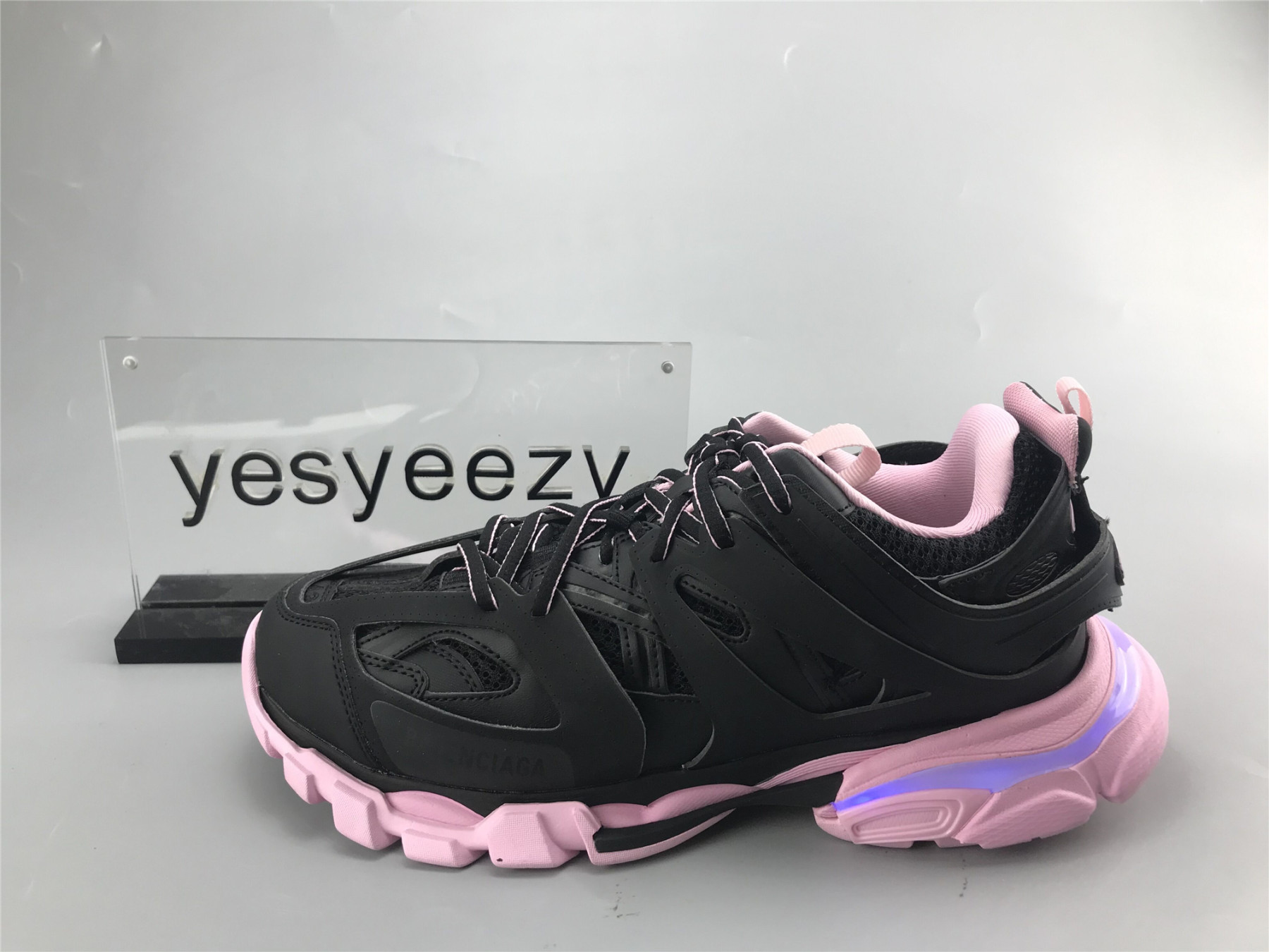 UA TRACK TRAINER BLACK PINK WITH LED LIGHTS