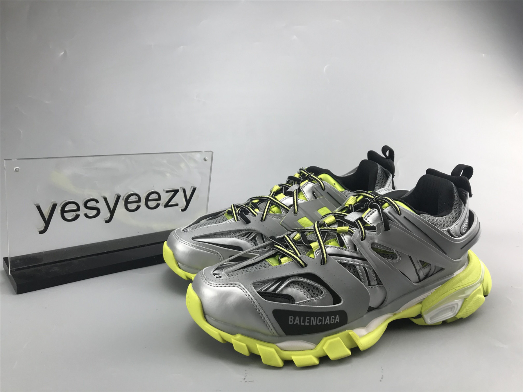 UA TRACK TRAINER SILVER GREEN SNEAKER