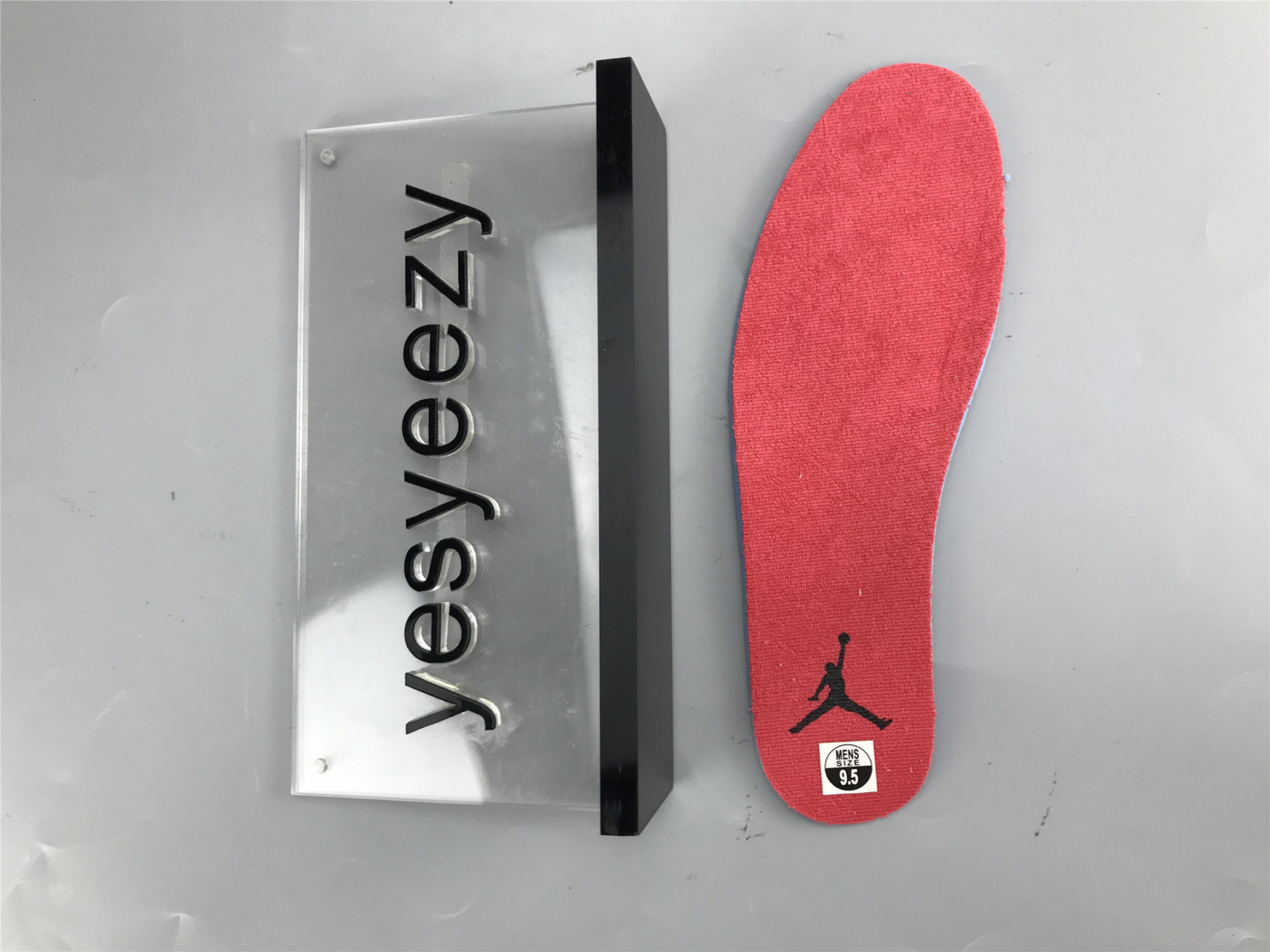 UA AIR JORDAN 4 RETRO